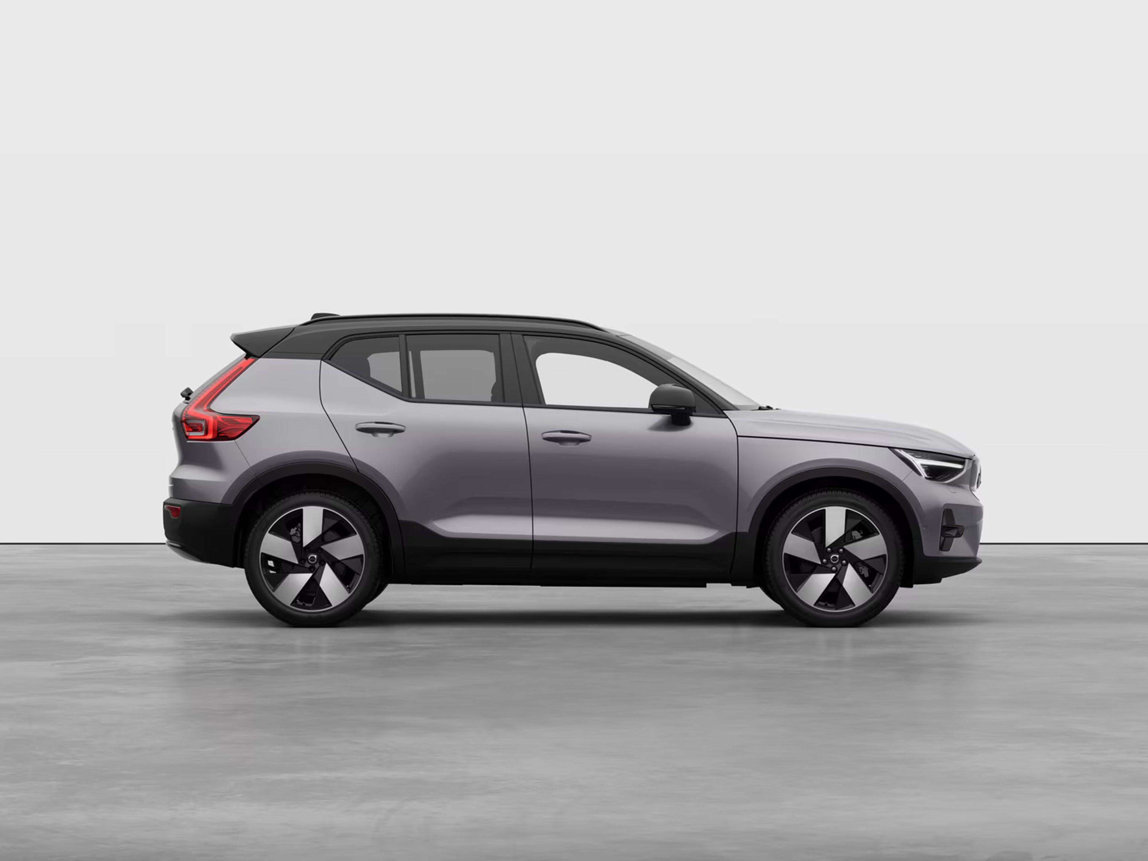 Volvo EX40 Aurora Silver