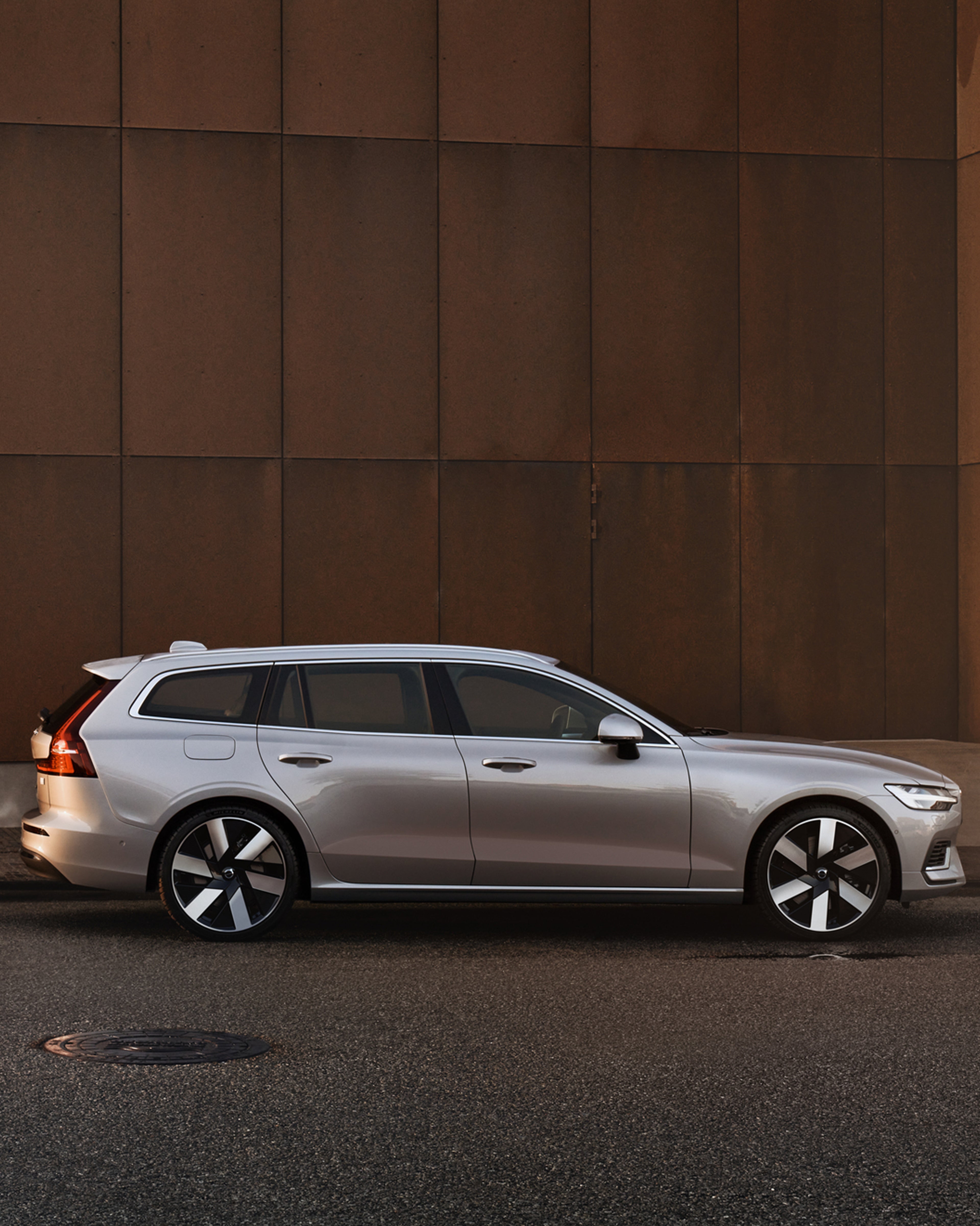 Sølv V90 sett fra siden