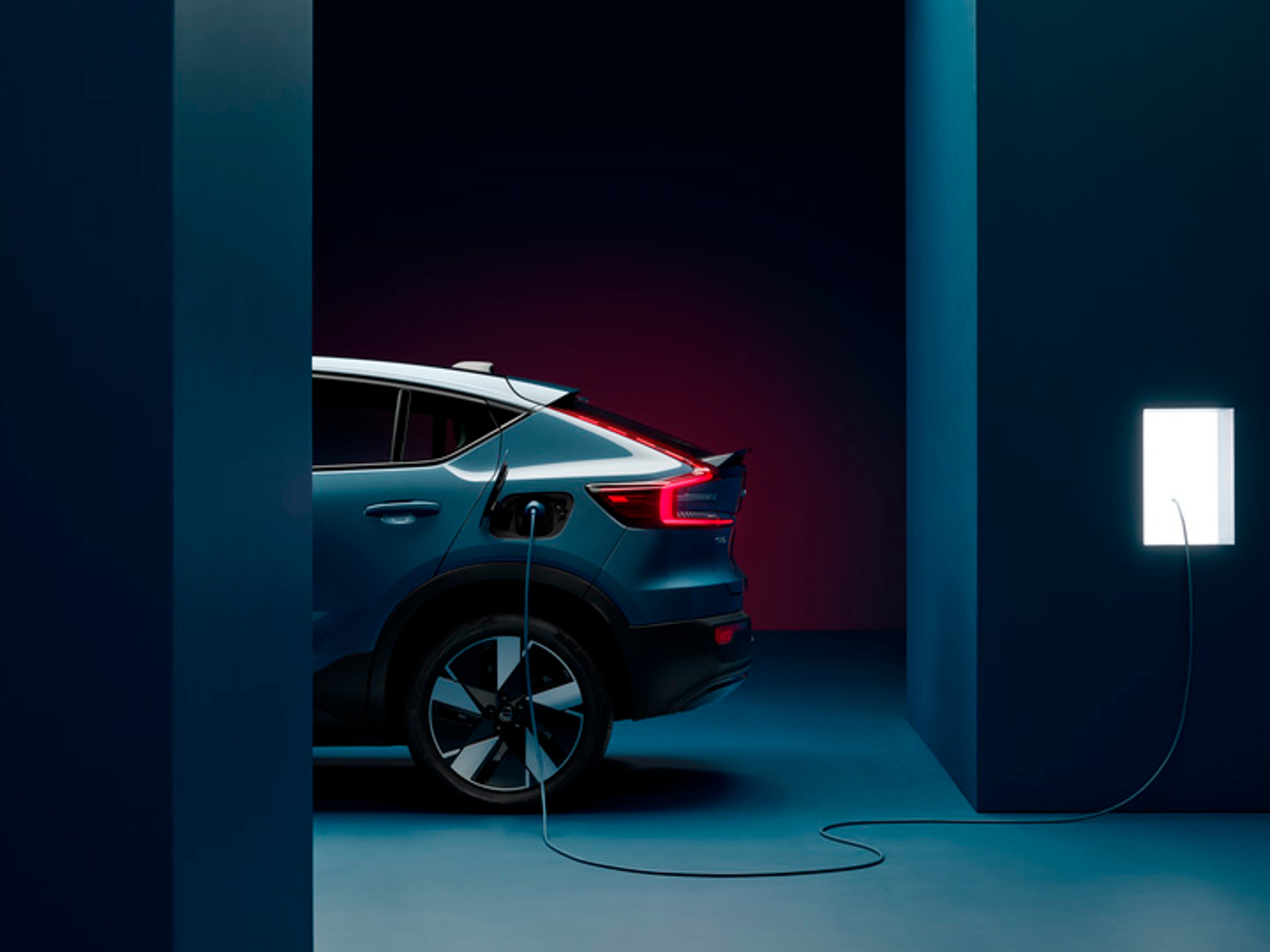 Un Volvo C40 eléctrico cargando