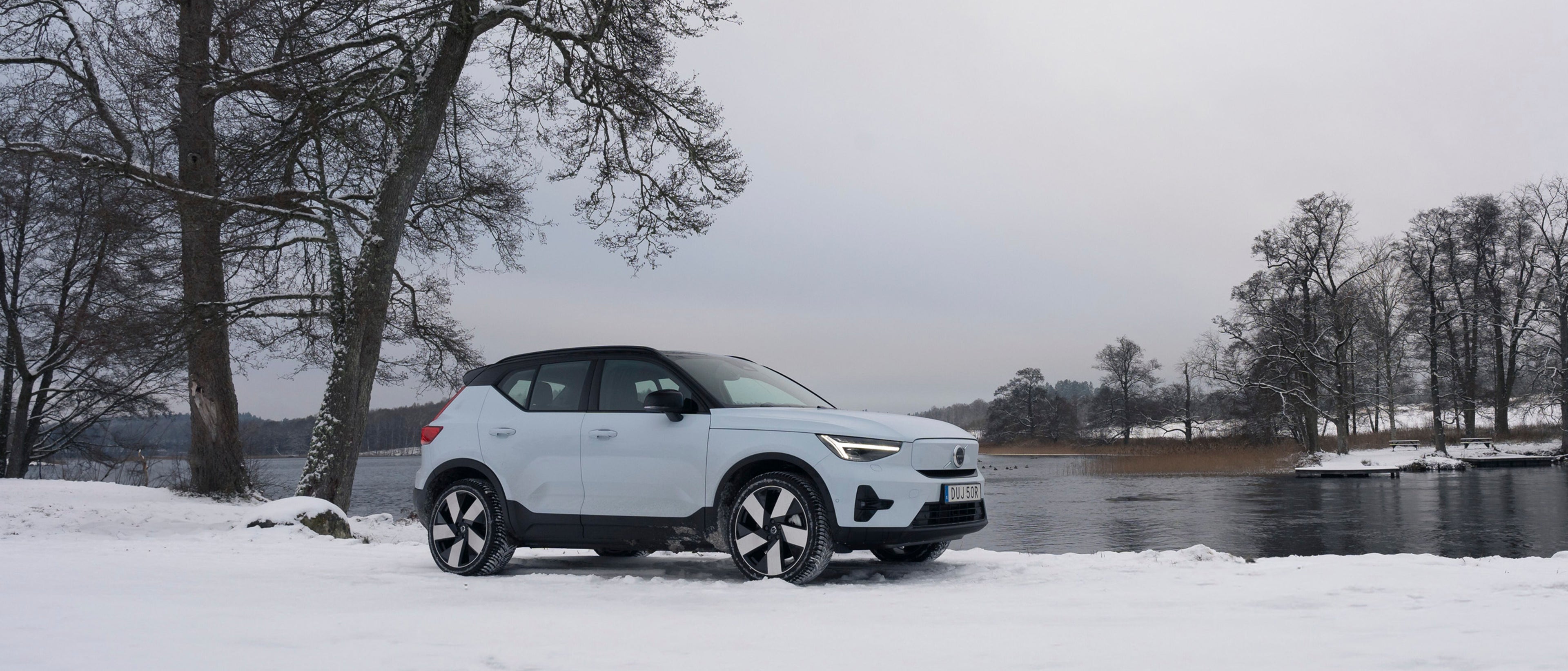 Volvo XC40 en un paisaje invernal