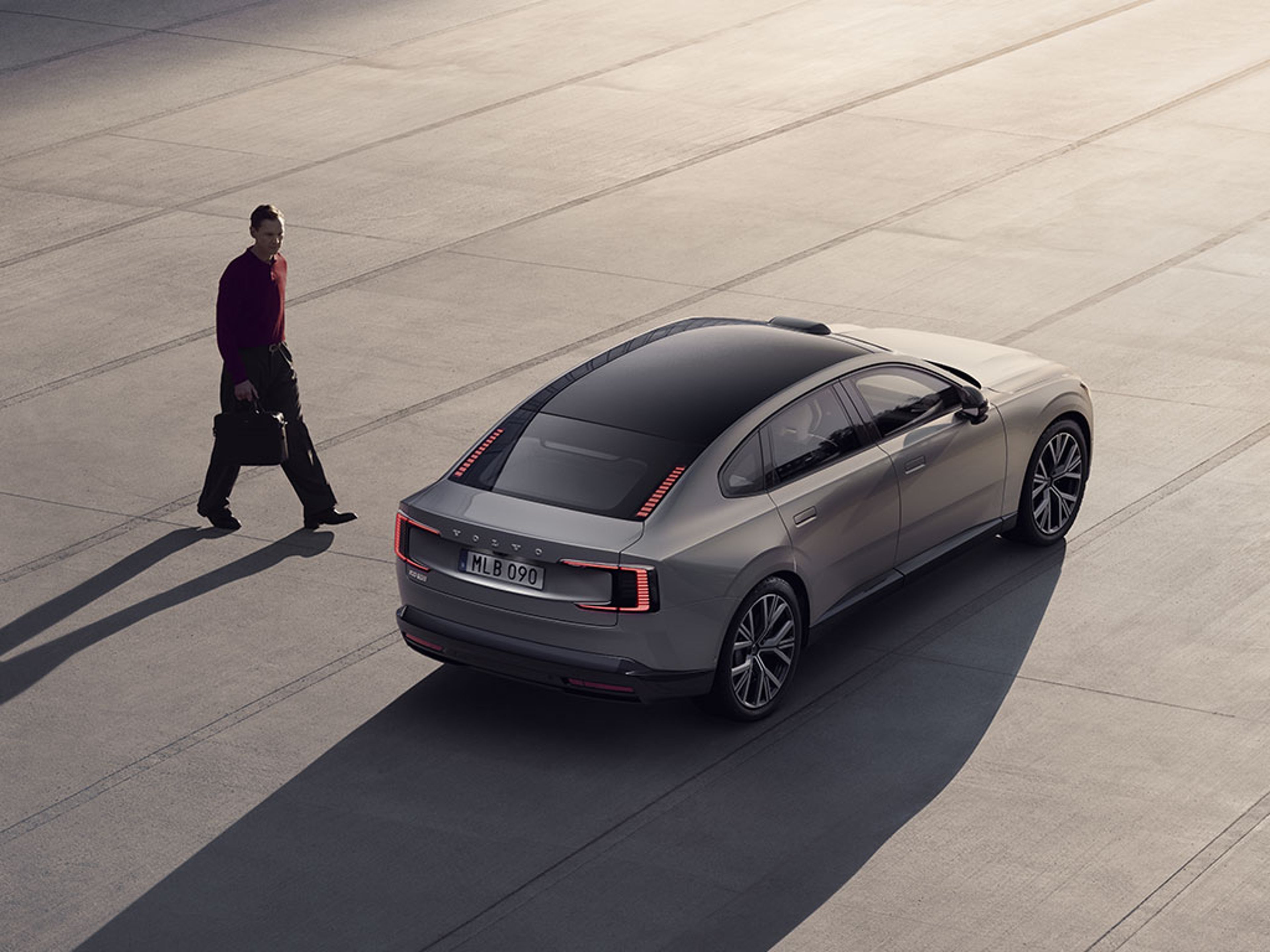 Voiture Volvo V90 vue de dos