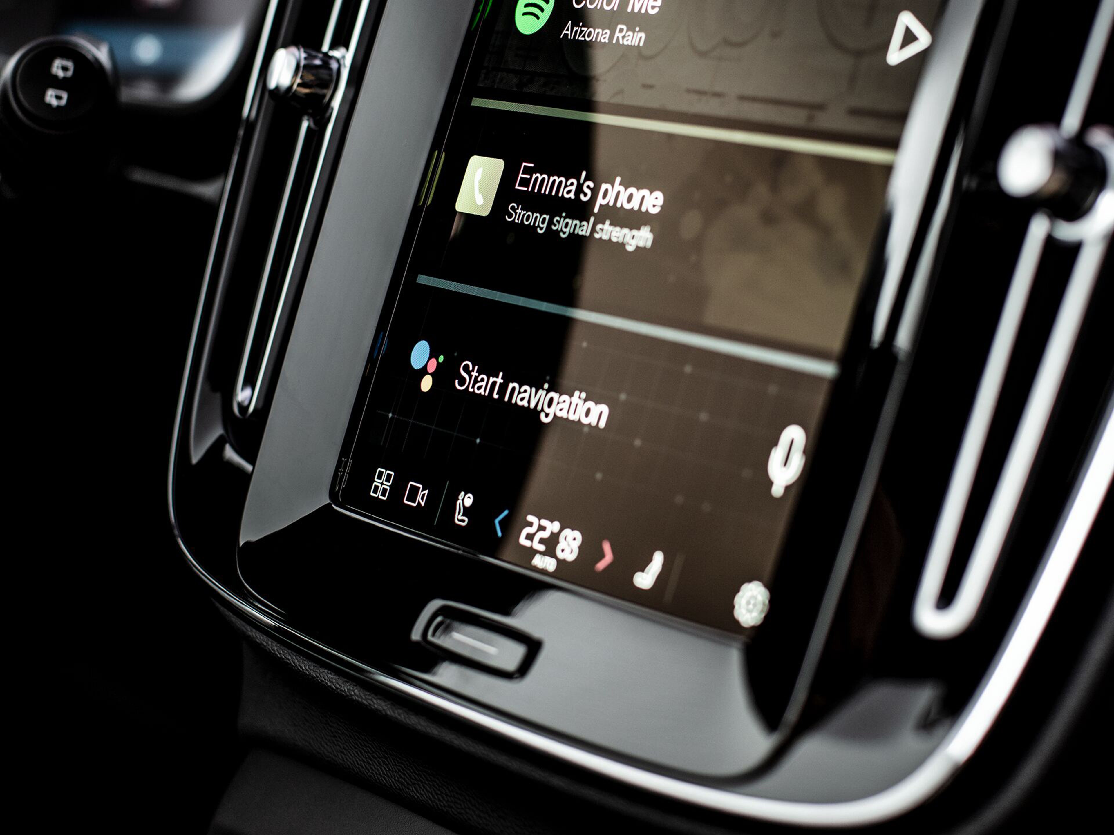Tela central do painel de um Volvo exibindo o menu inicial