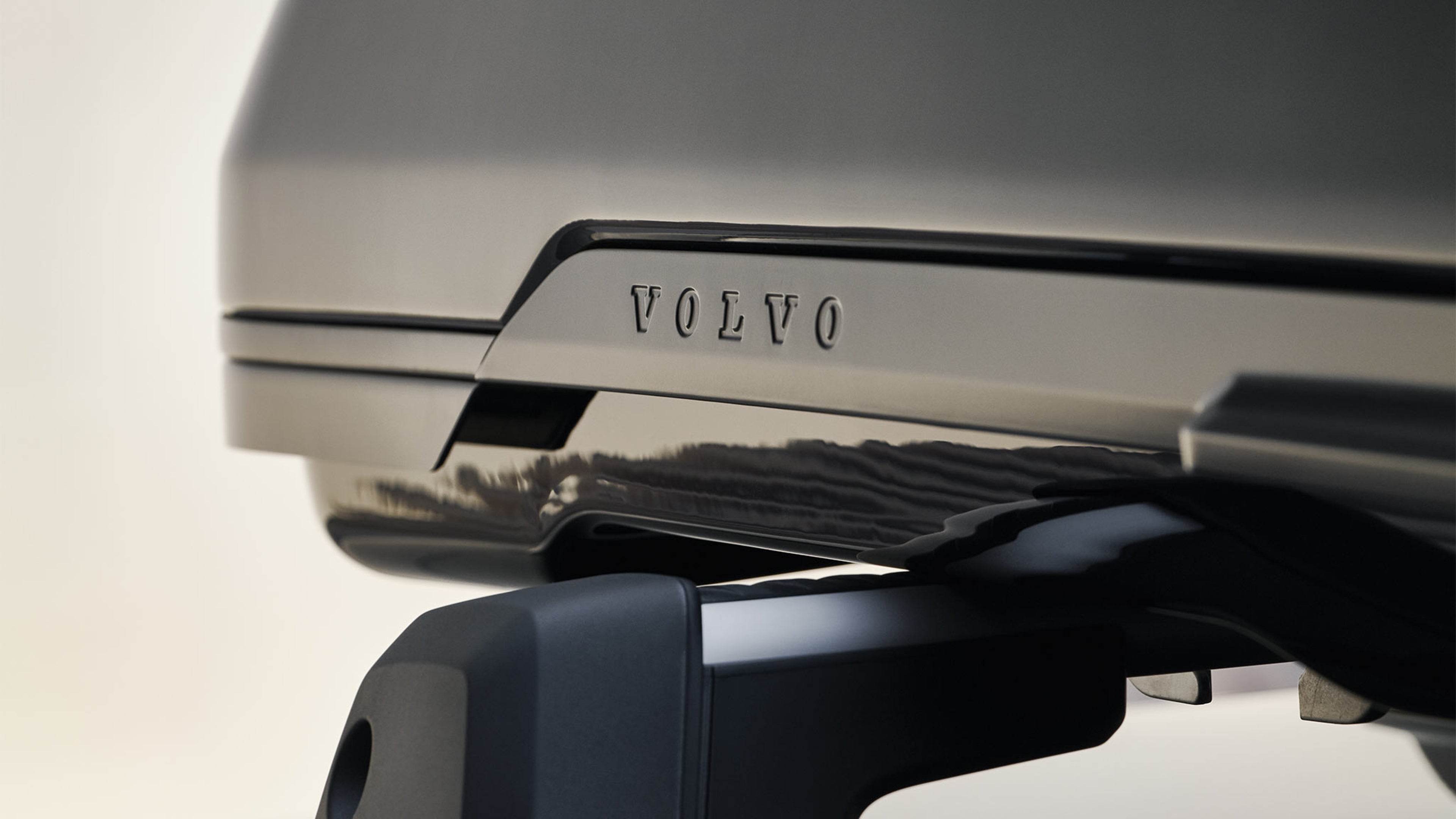 barres de toit d'une voiture Volvo