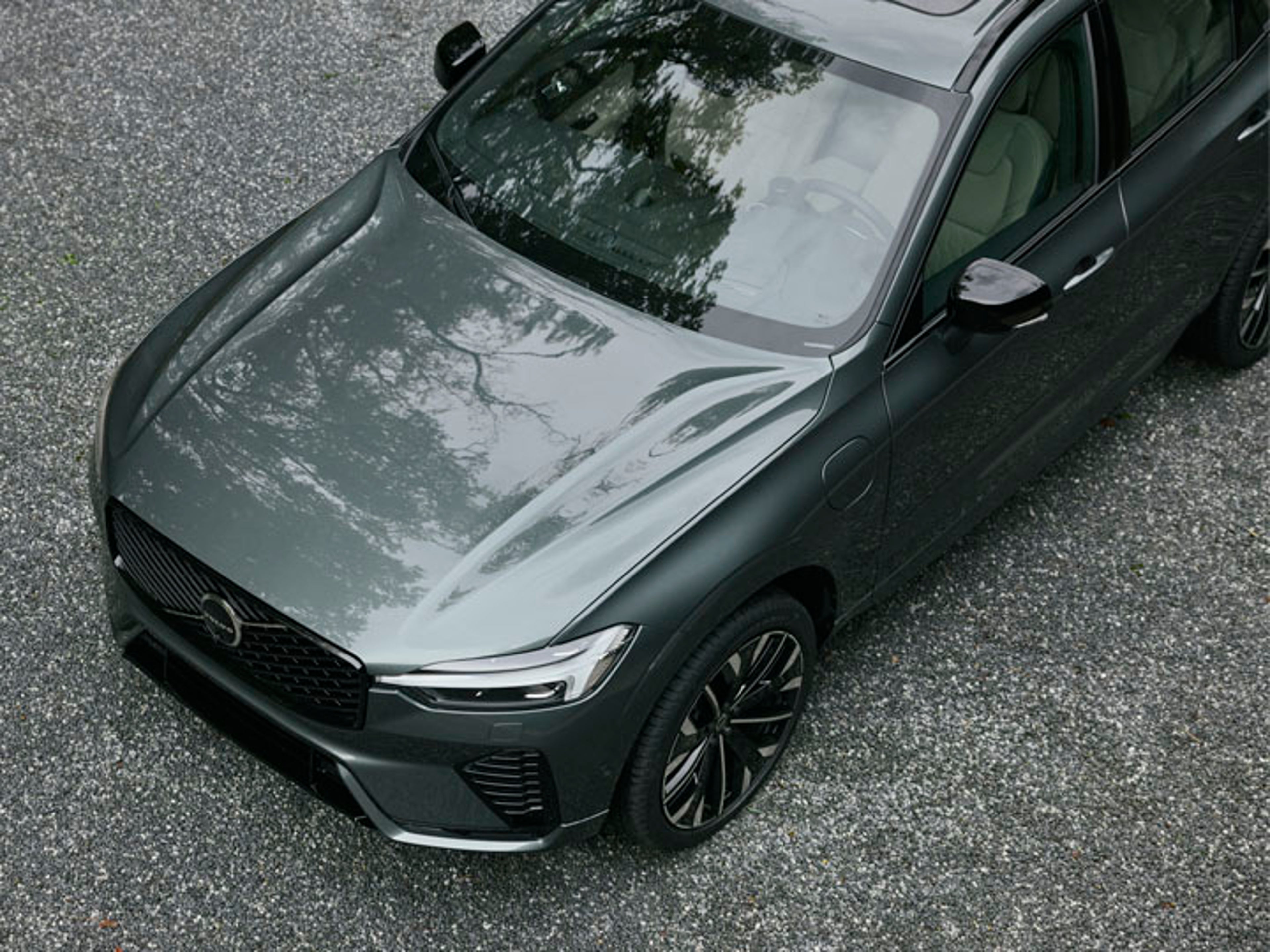 Volvo XC60 vista aérea del capó y parte frontal