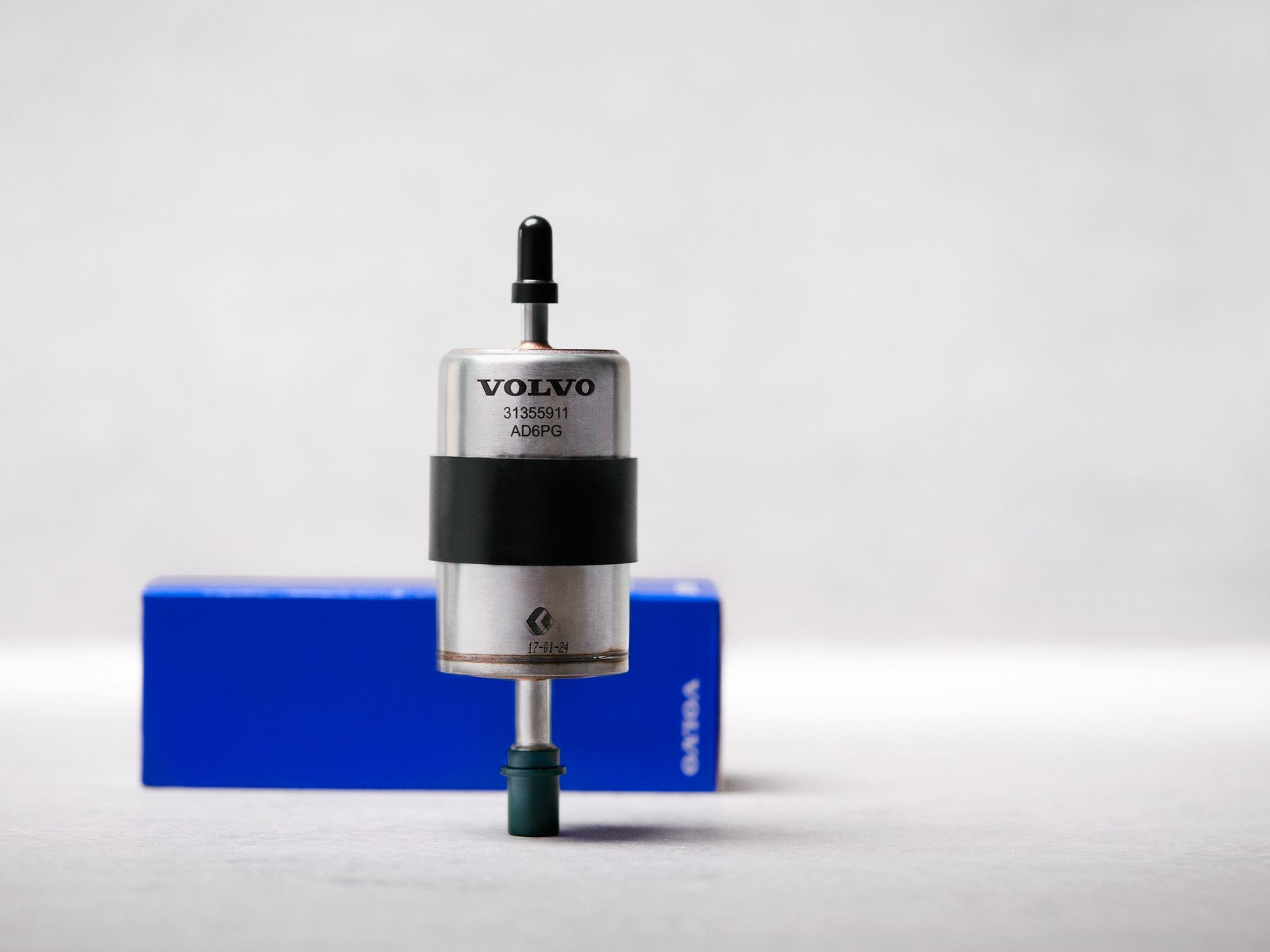 Filtr paliwa z częściami montażowymi