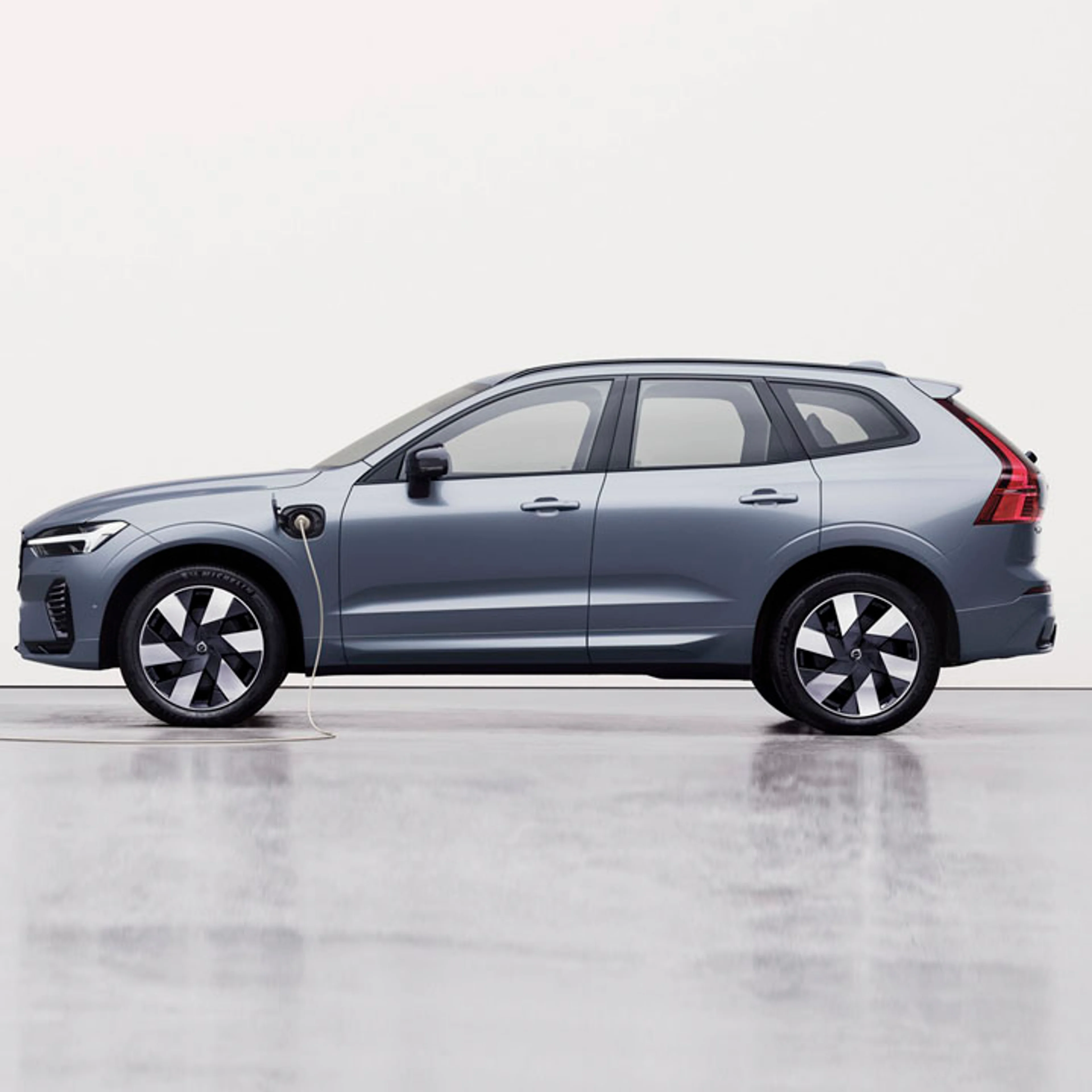 Volvo XC60 vista lateral color gris