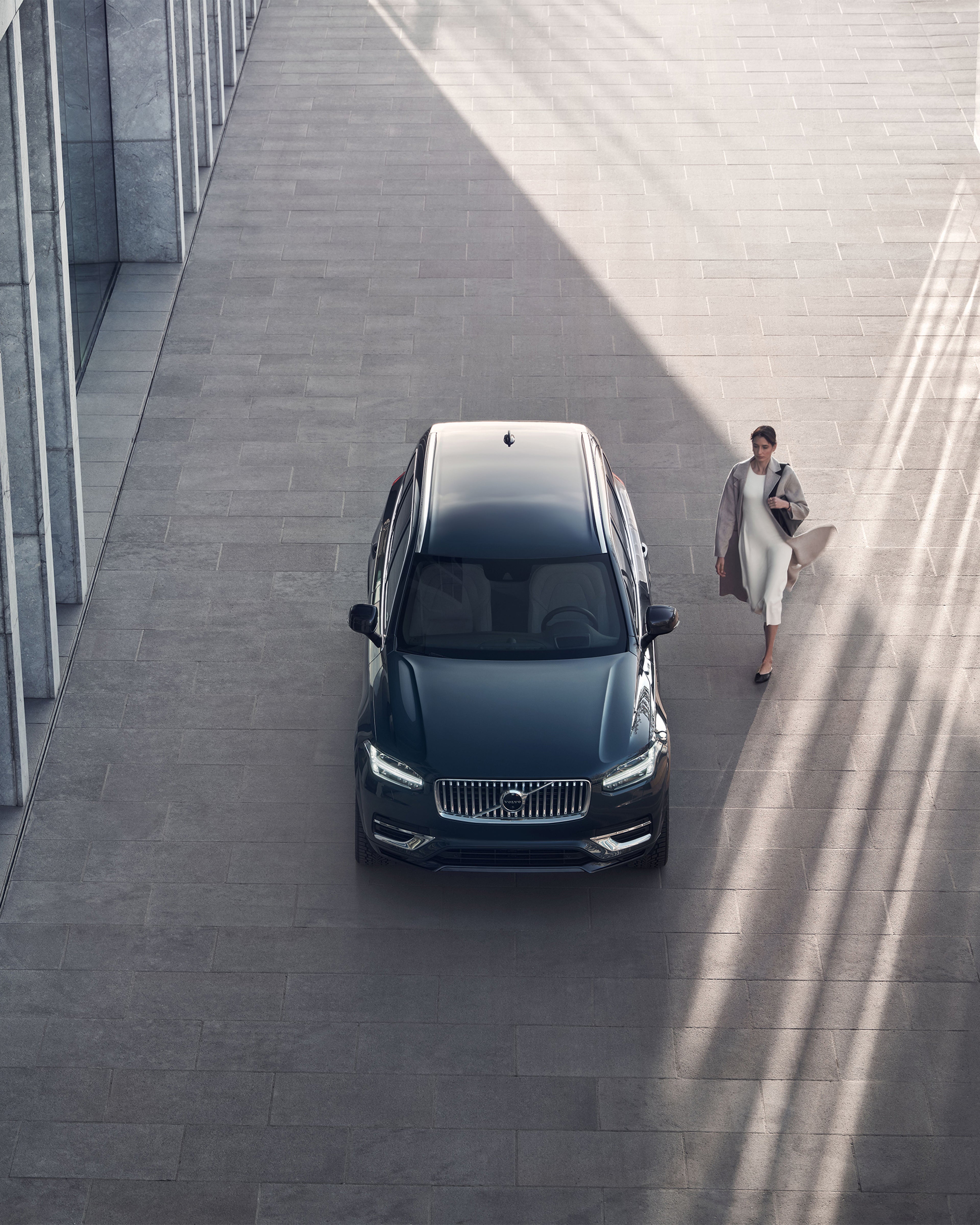 Svart Volvo från ovan