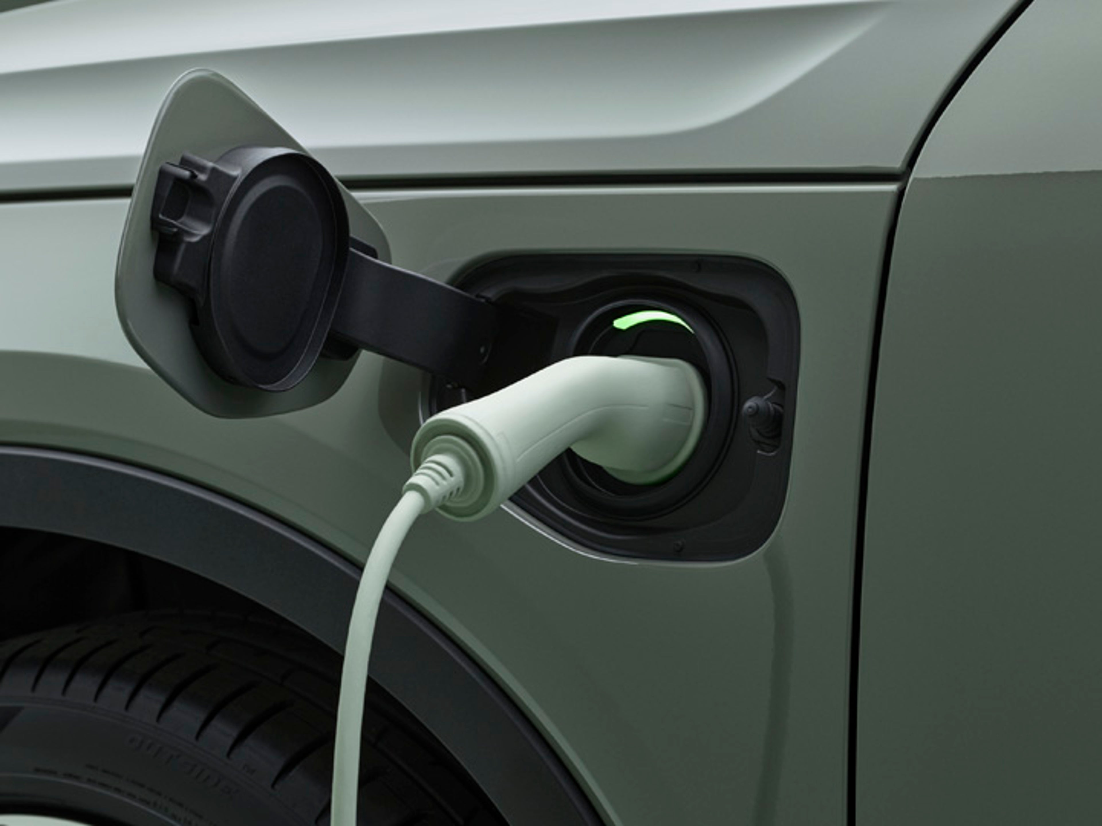 Volvo XC40 enchufe para cargar electricidad