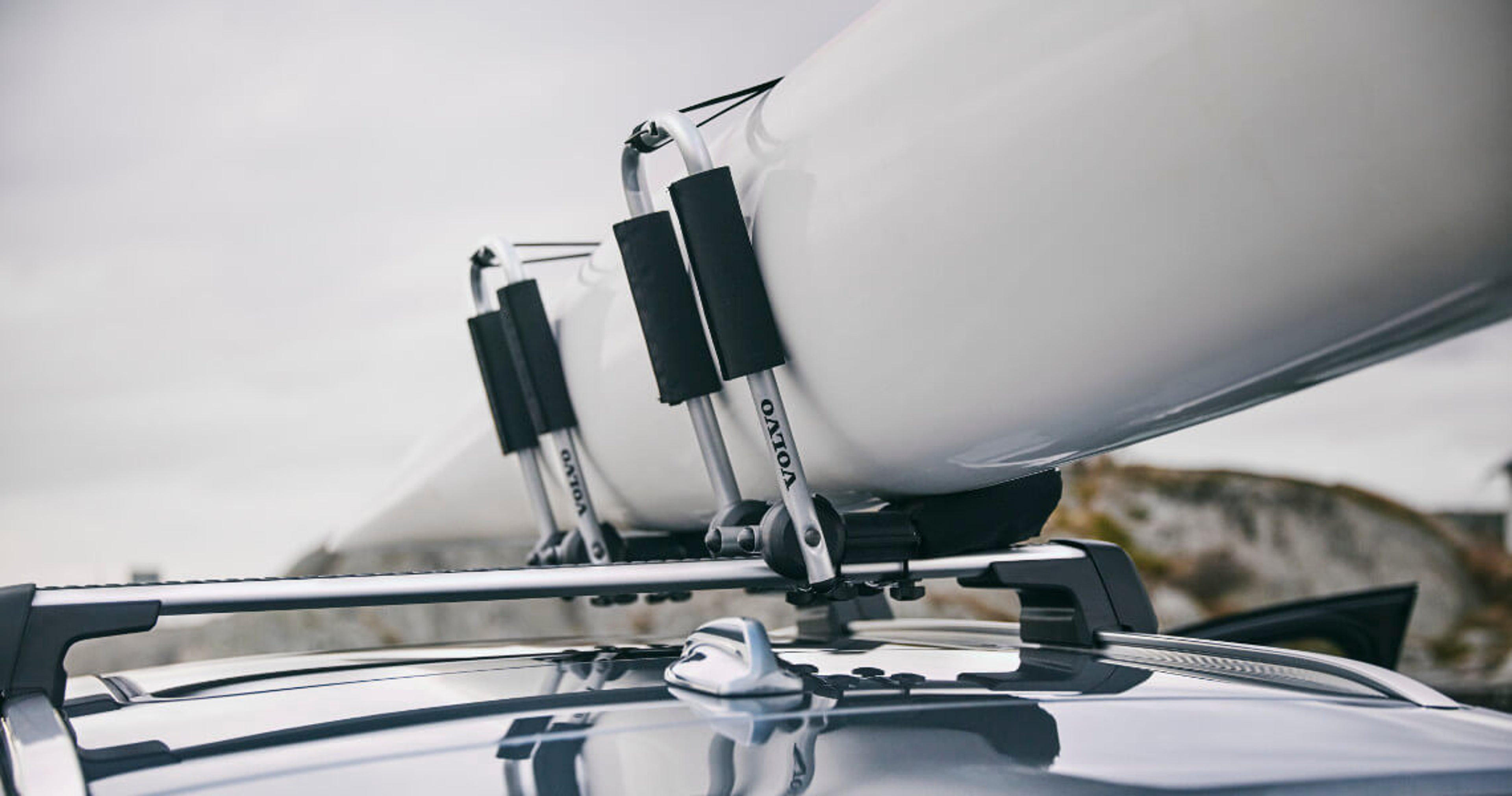 Kanu und Kayakträger für das Dach des Volvo