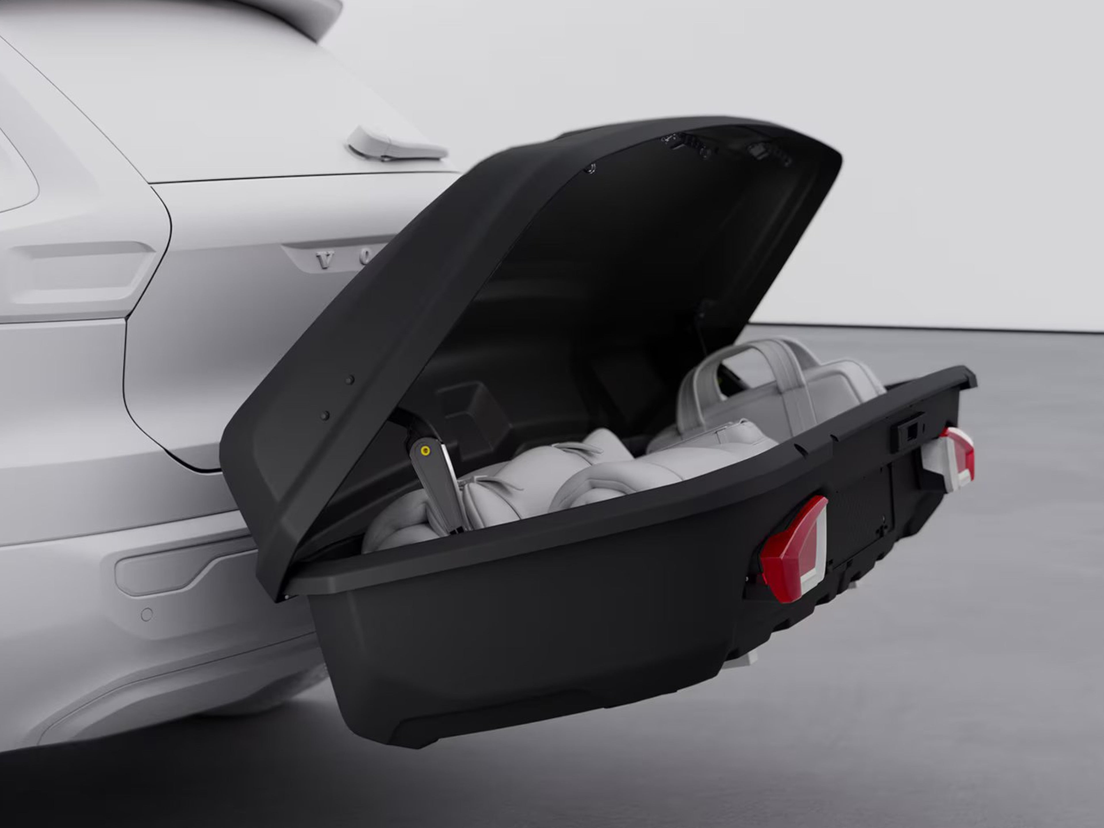 Zadní box s držákem na tažné zařízení