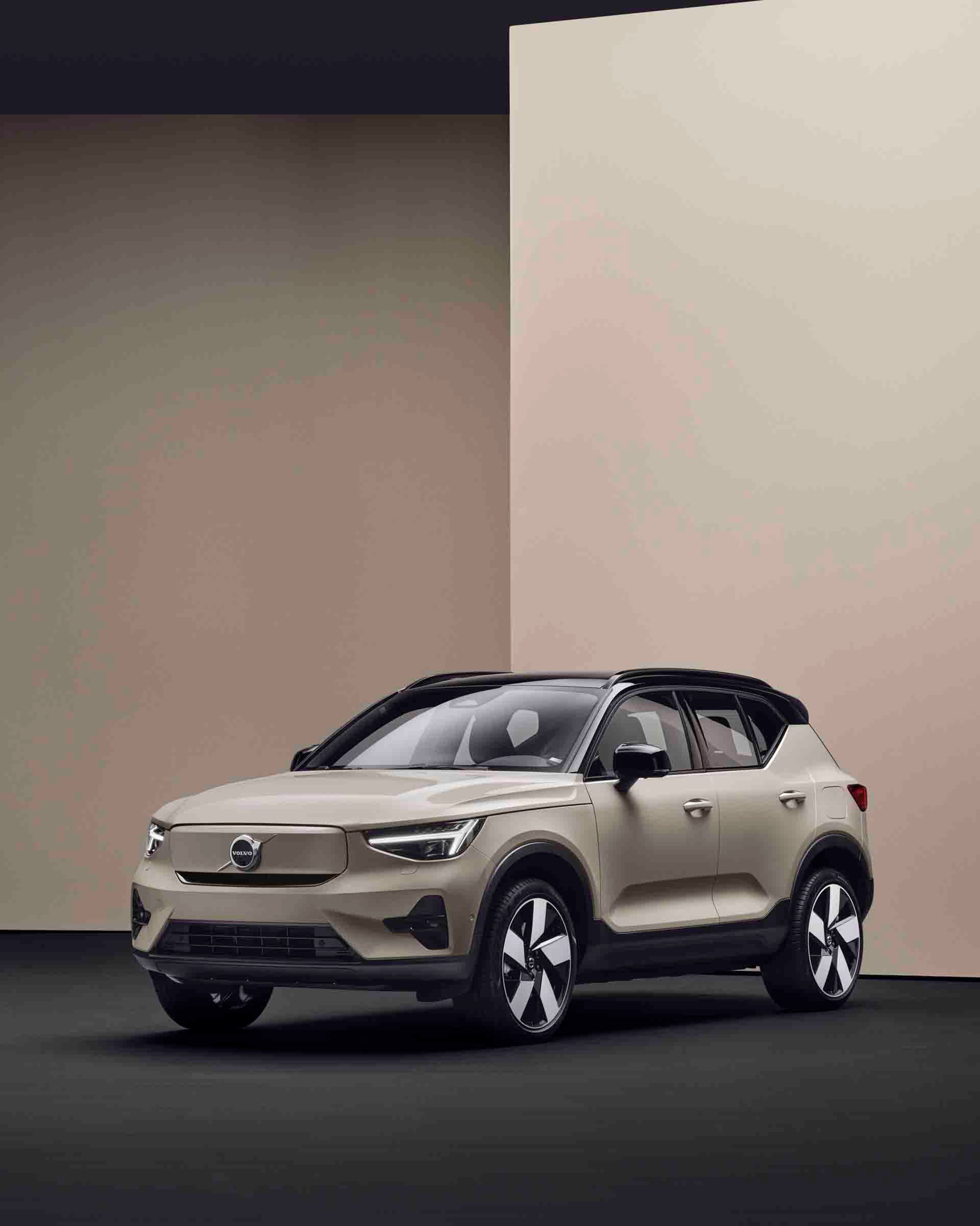 Volvo EX40 color sand dust vista lateral