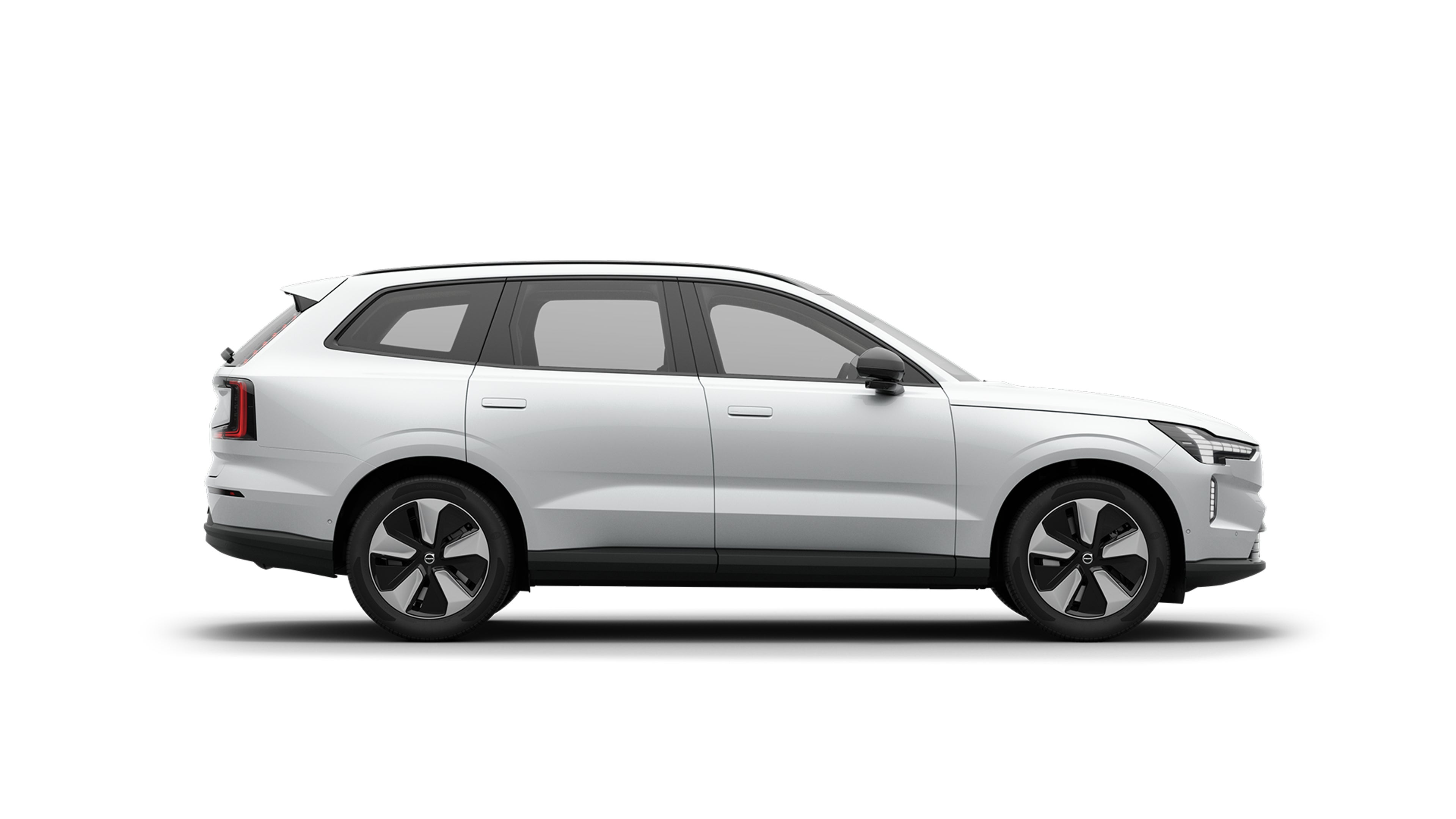 Ein grauer Volvo EX90 SUV auf weißem Hintergrund.