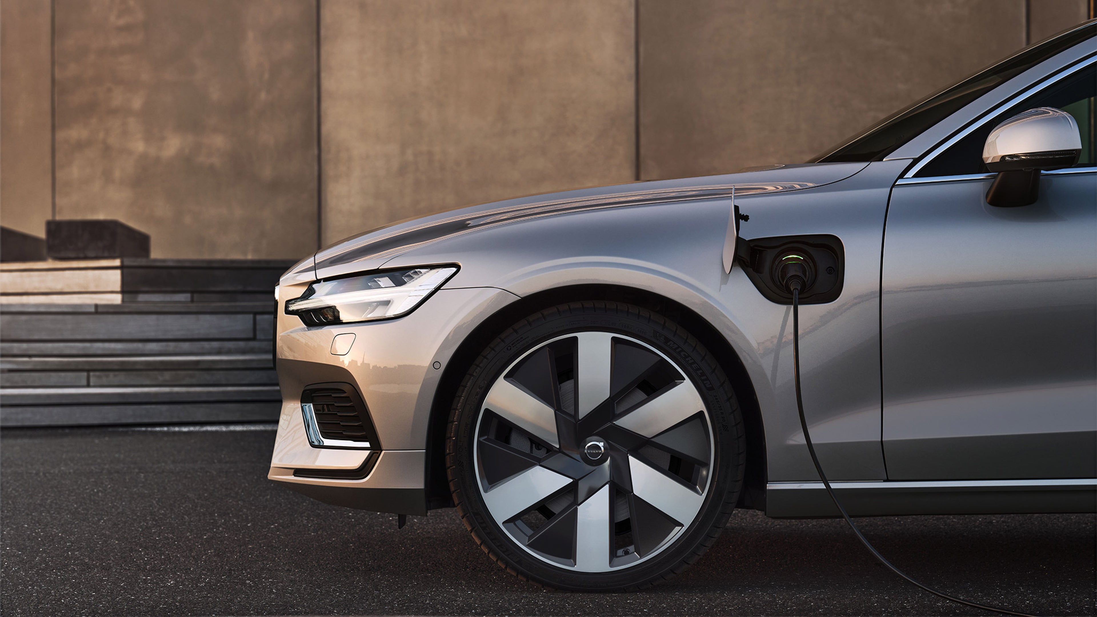 Avant d'une voiture Volvo de profil