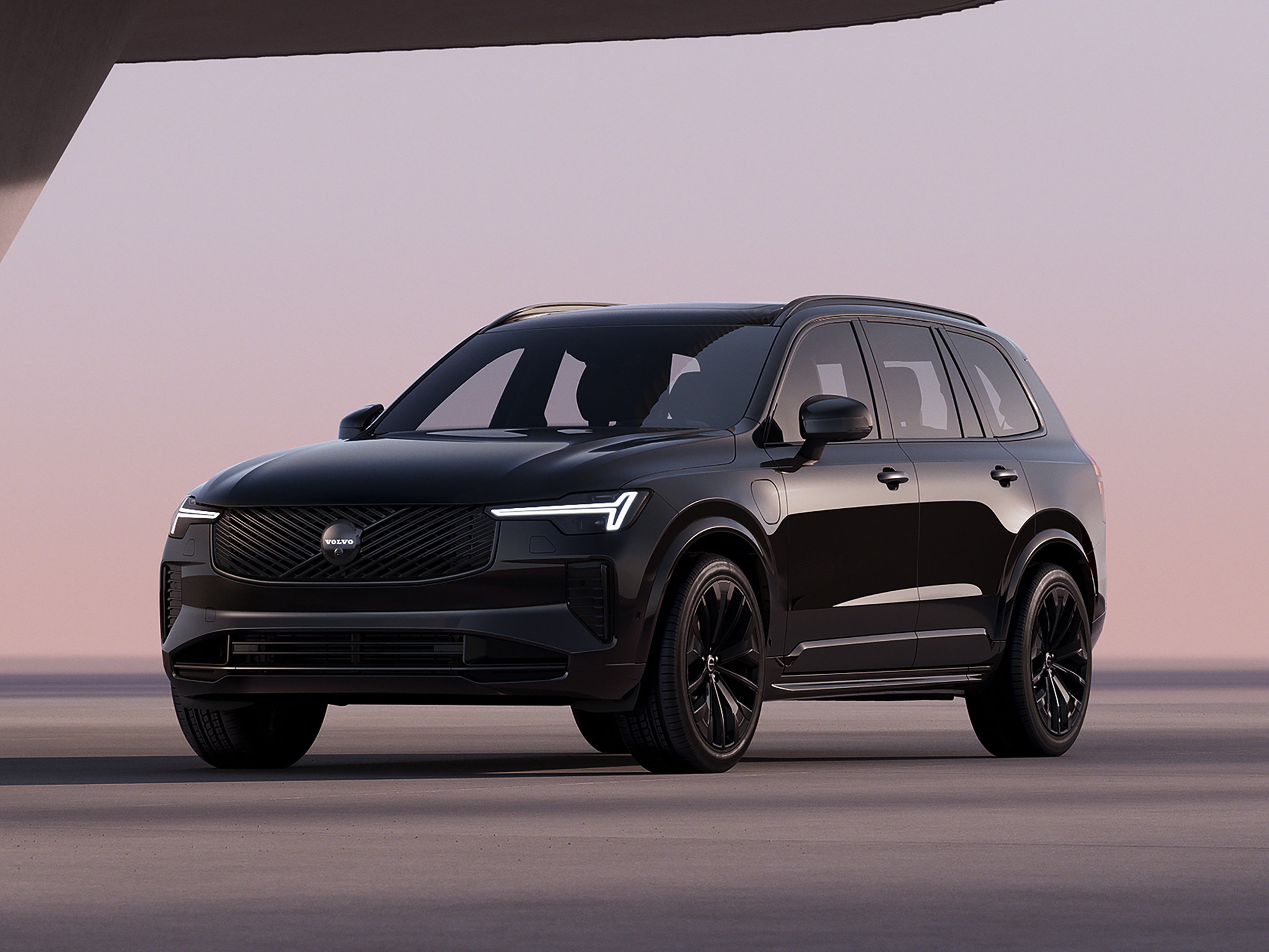 Volvo XC90 Black Edition lataushybridikatumaasturi.