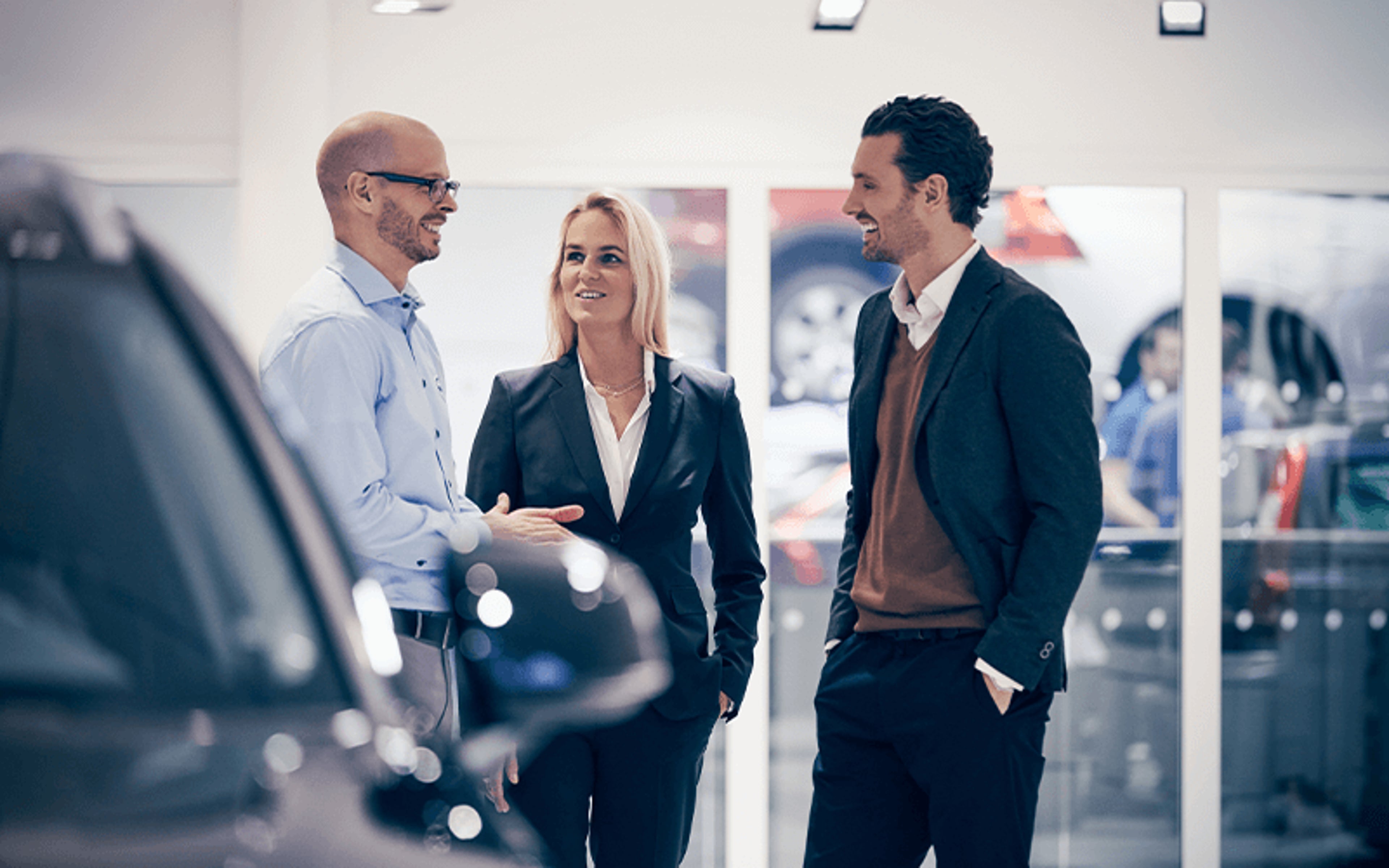 笑顔のディーラーたち