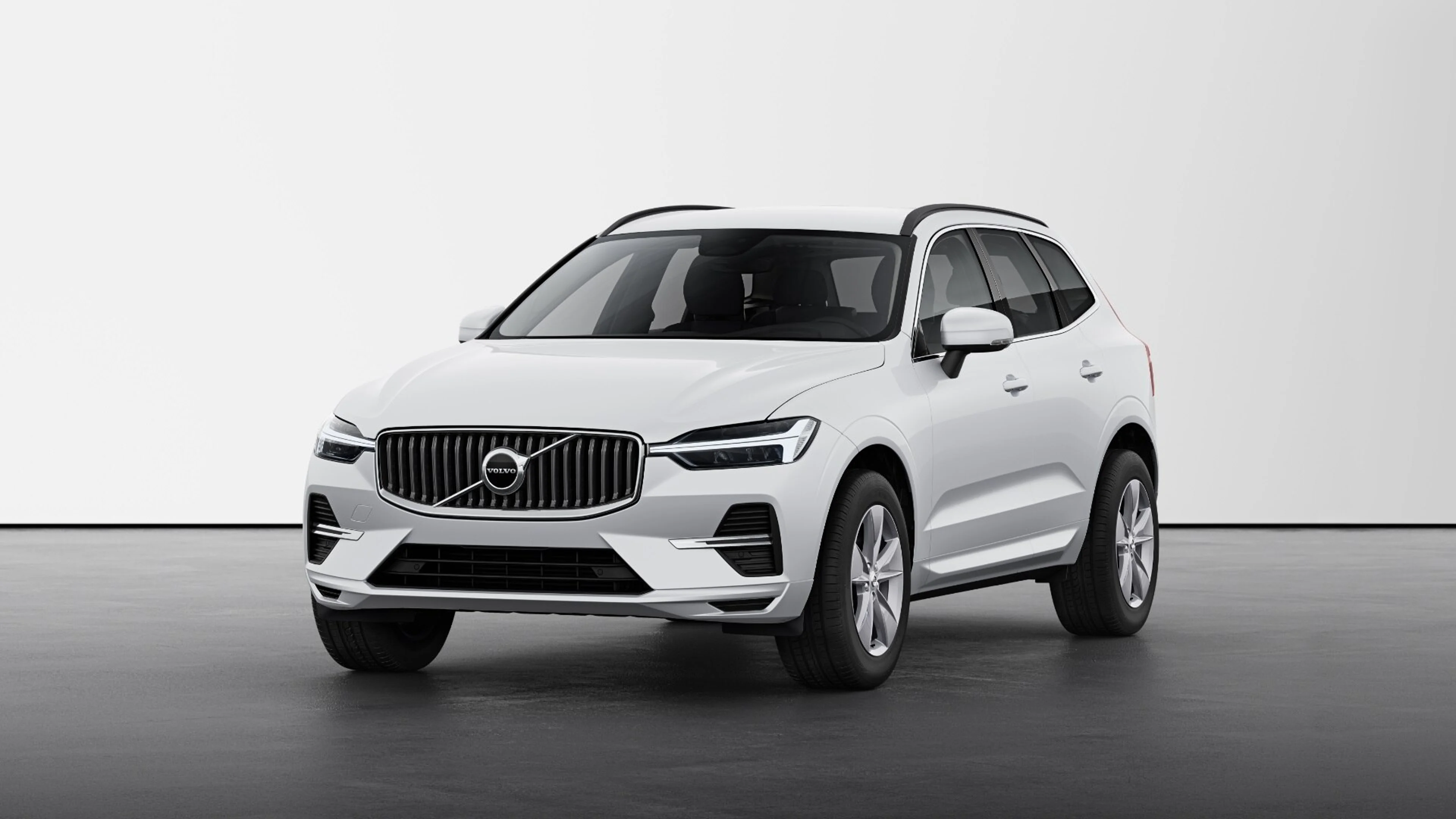 Kristályfehér gyöngyház színű XC60 szemből