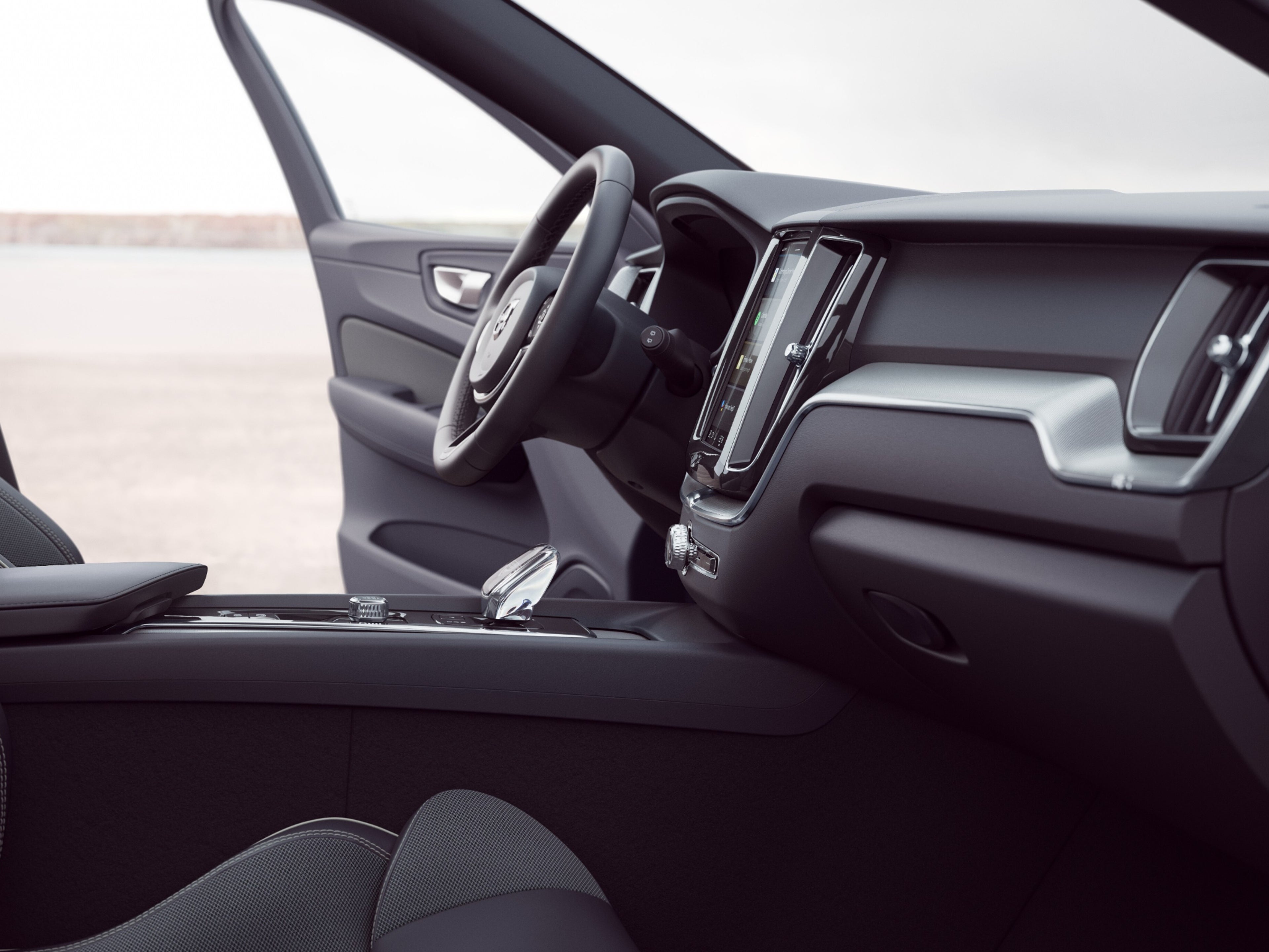 Die Innenausstattung des schwarzen Volvo XC60.