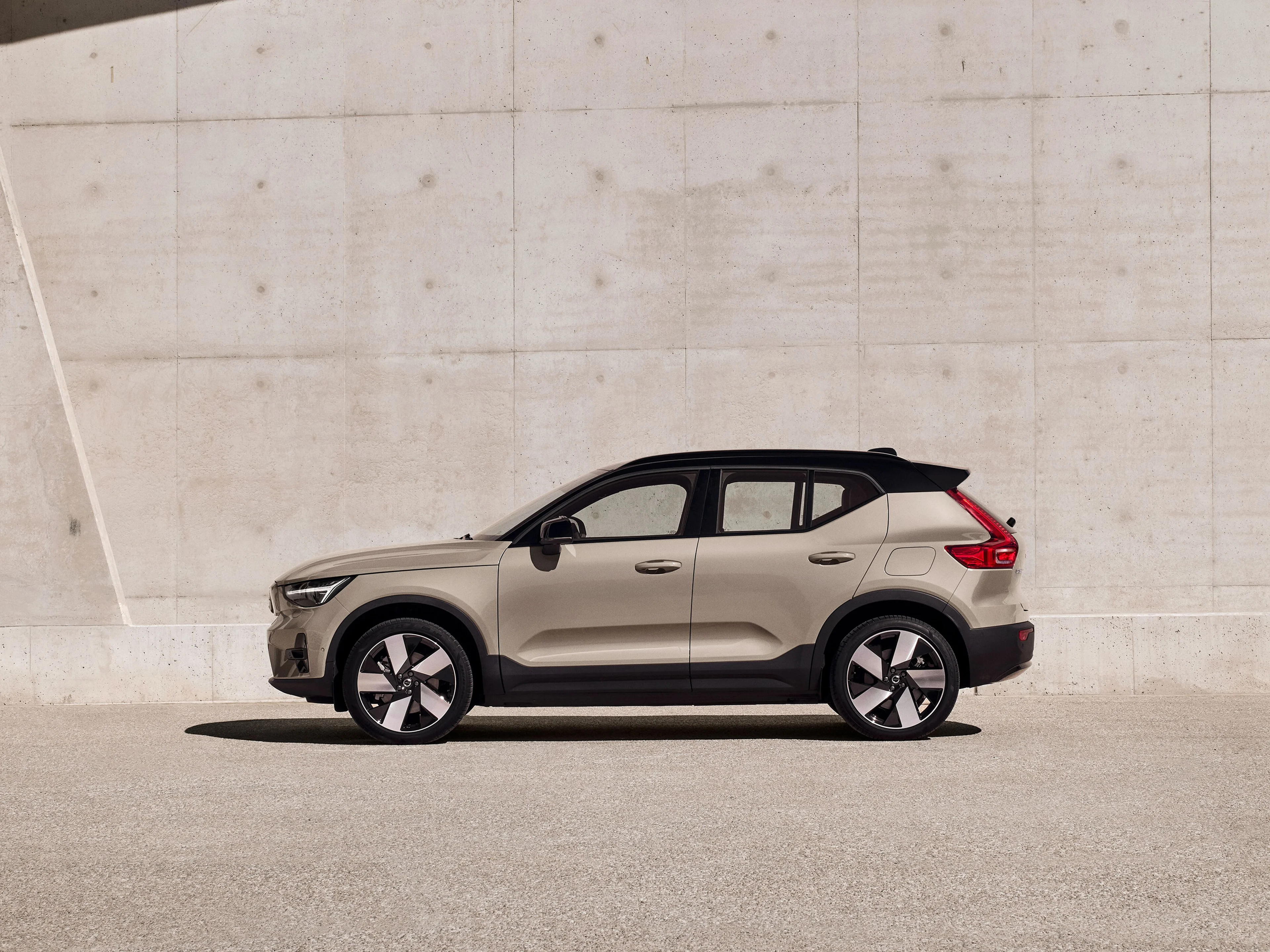 Volvo EX40