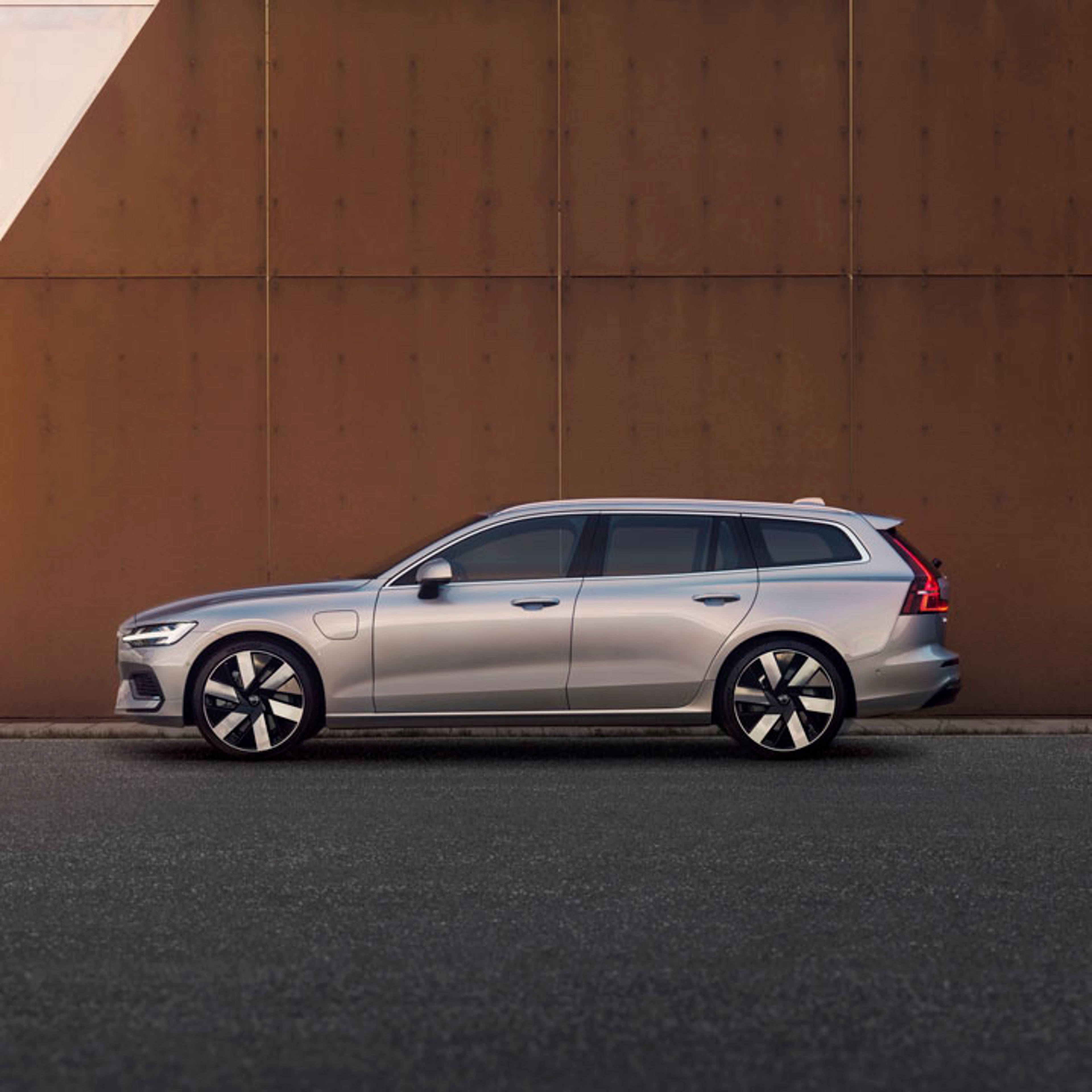 Volvo V60 Recharge vista lateral