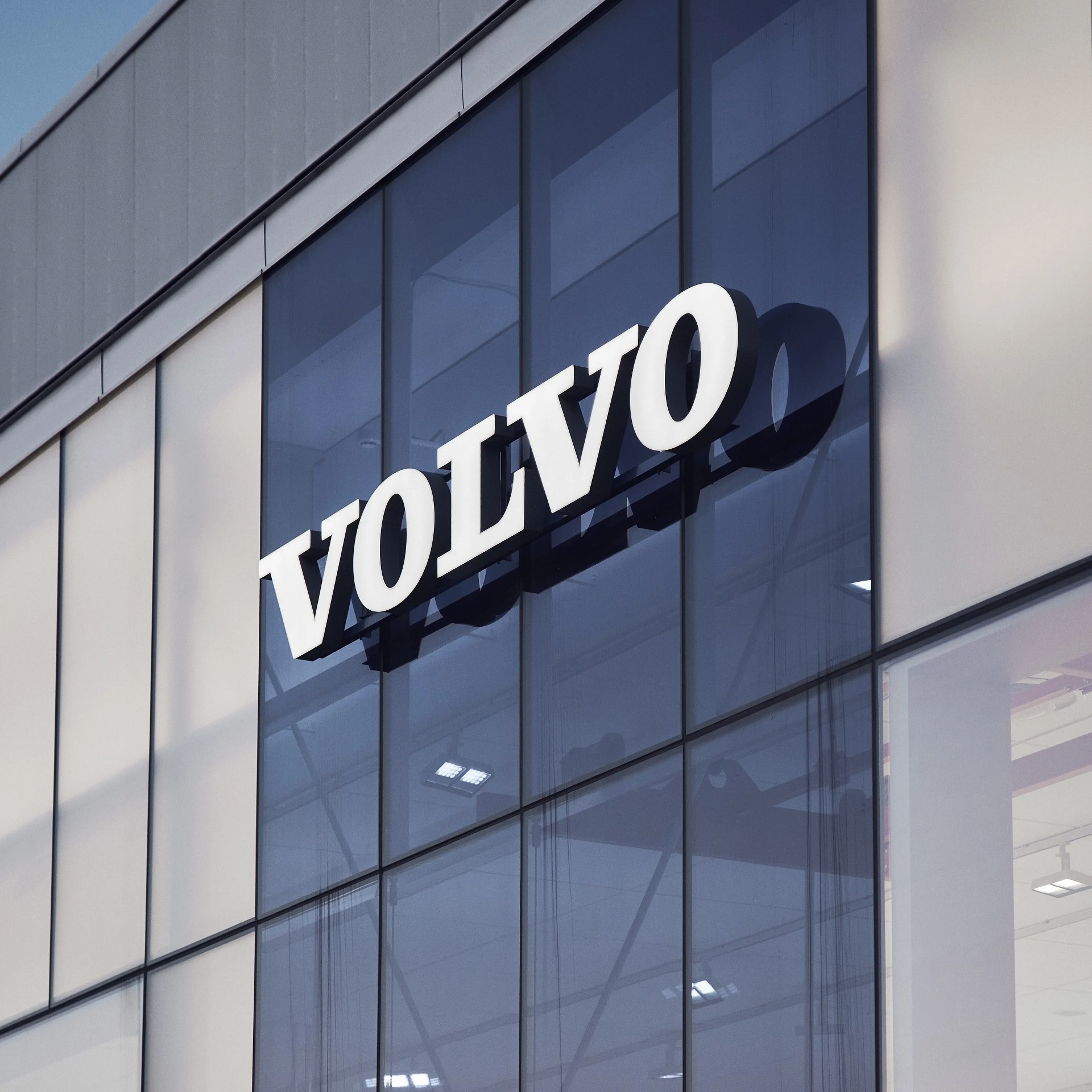Segnaletica concessionaria Volvocars
