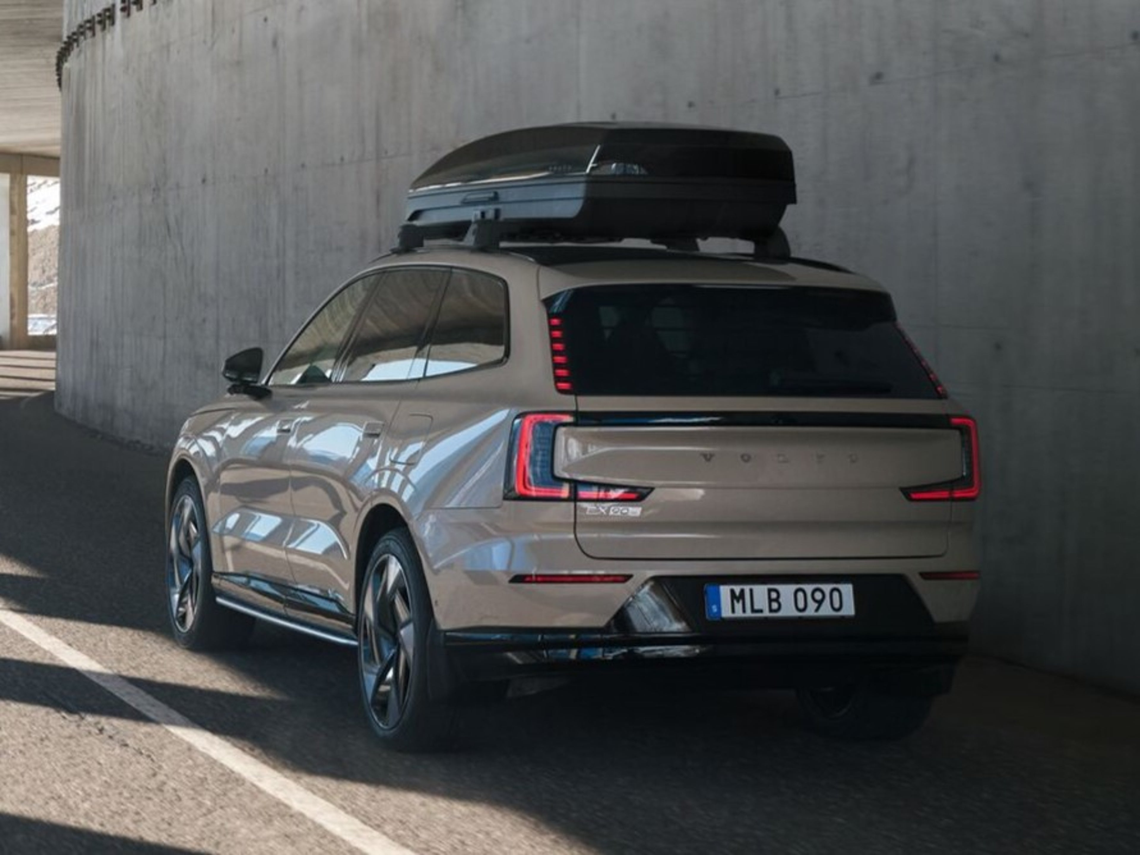Rooftop Cargo Box - Volvo Cars Accessory