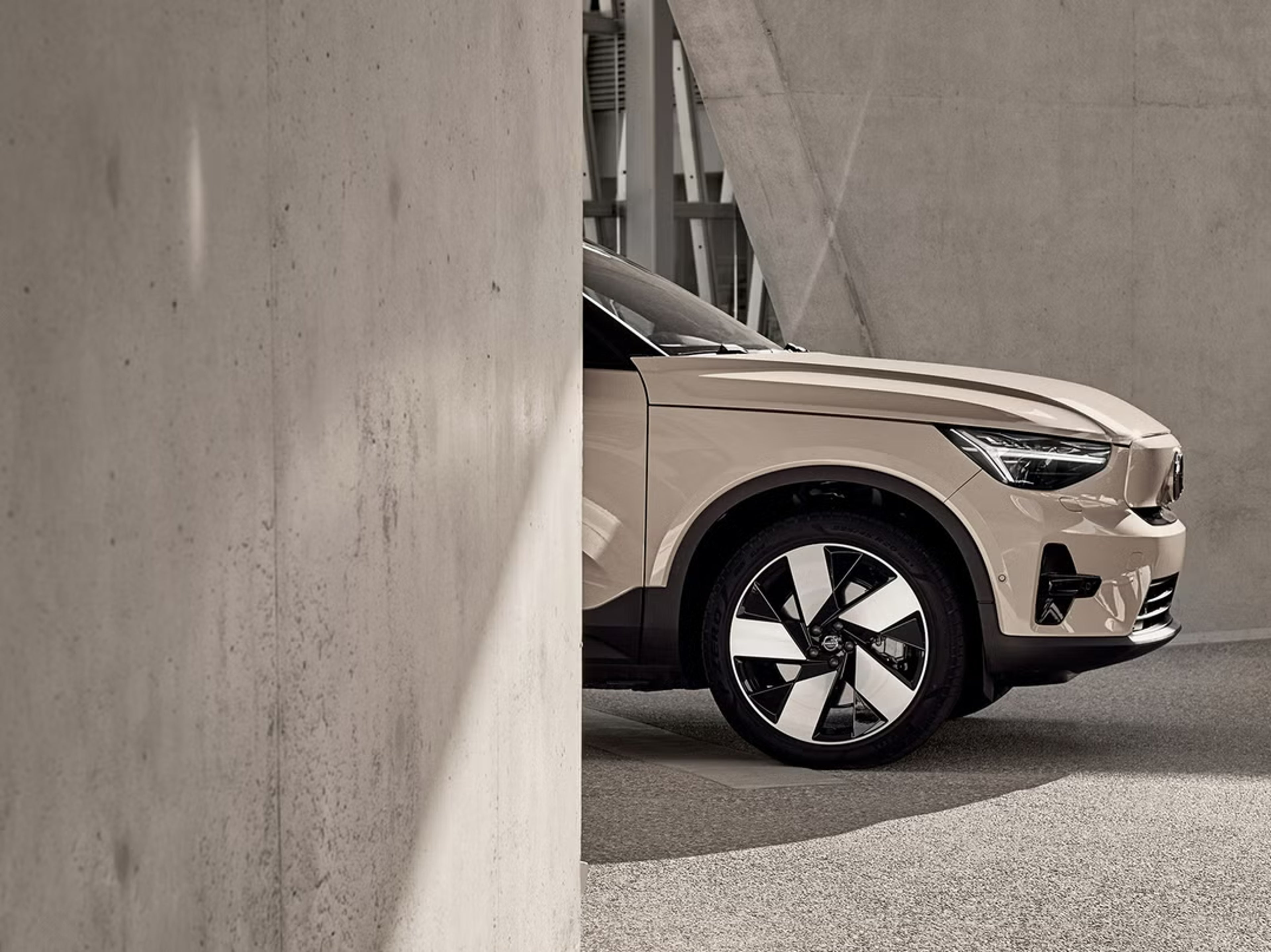 Beige EX40 sett fra siden