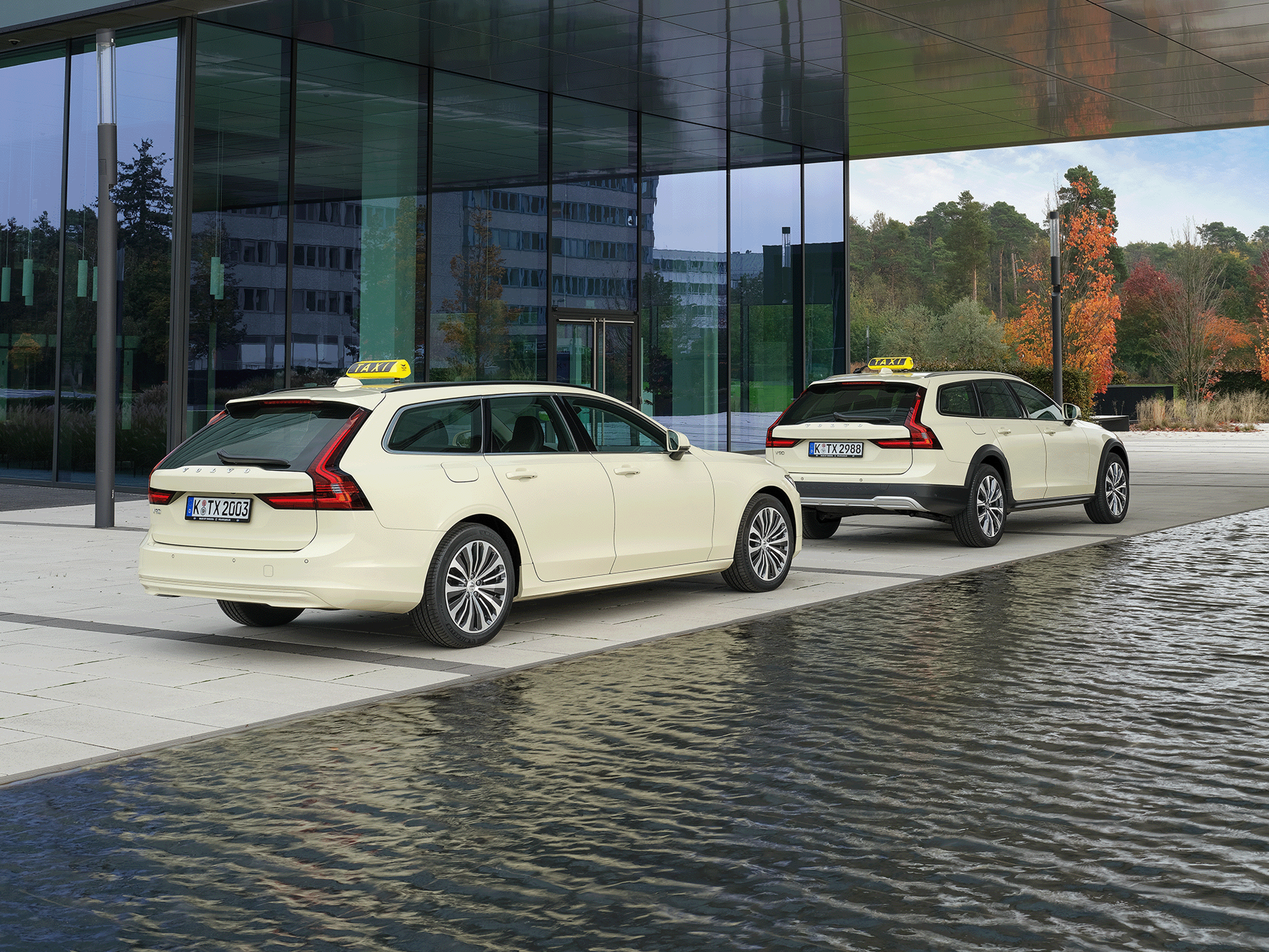 Volvo V90 als Taxi in der Heckansicht