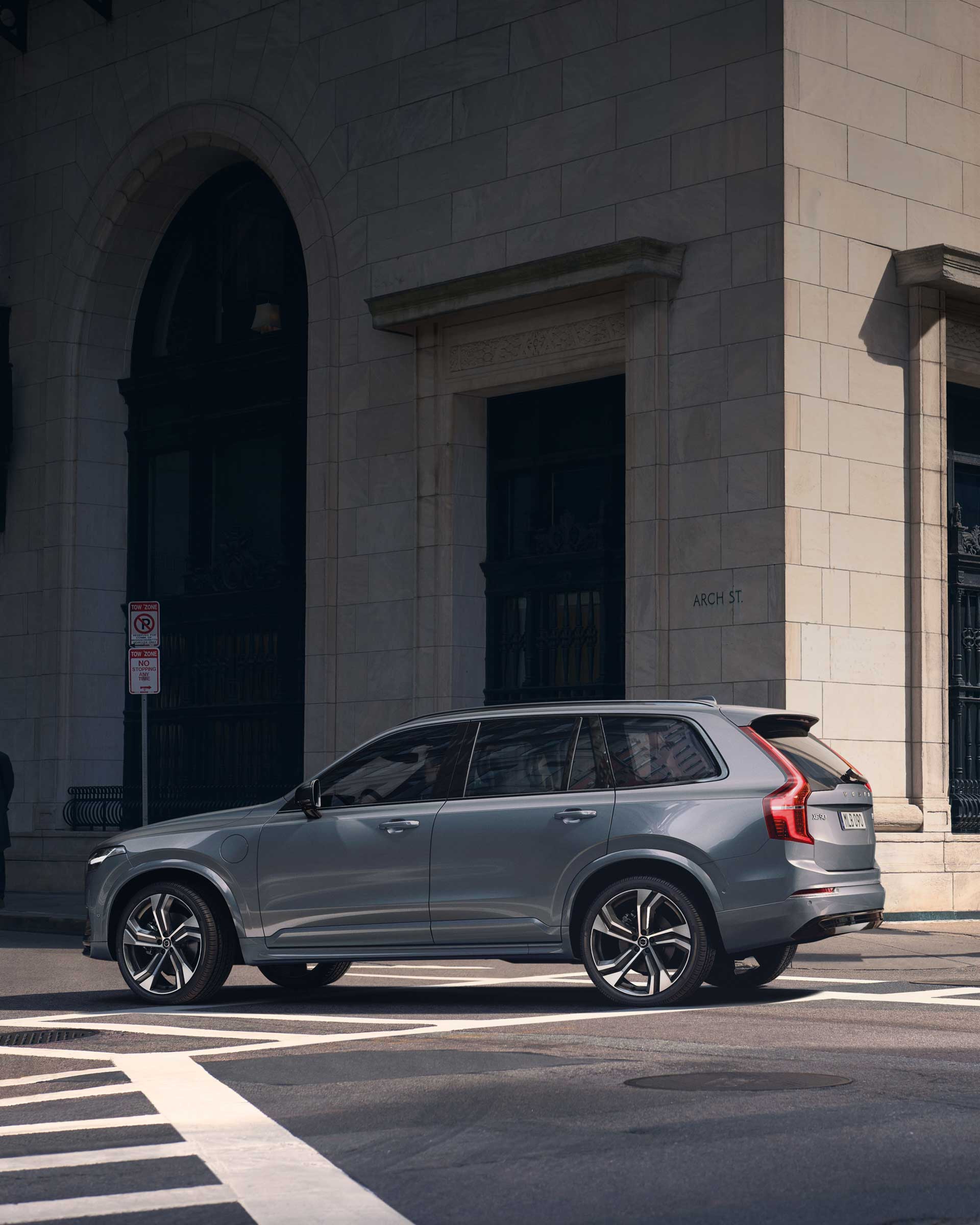 Volvo XC90 en la ciudad.