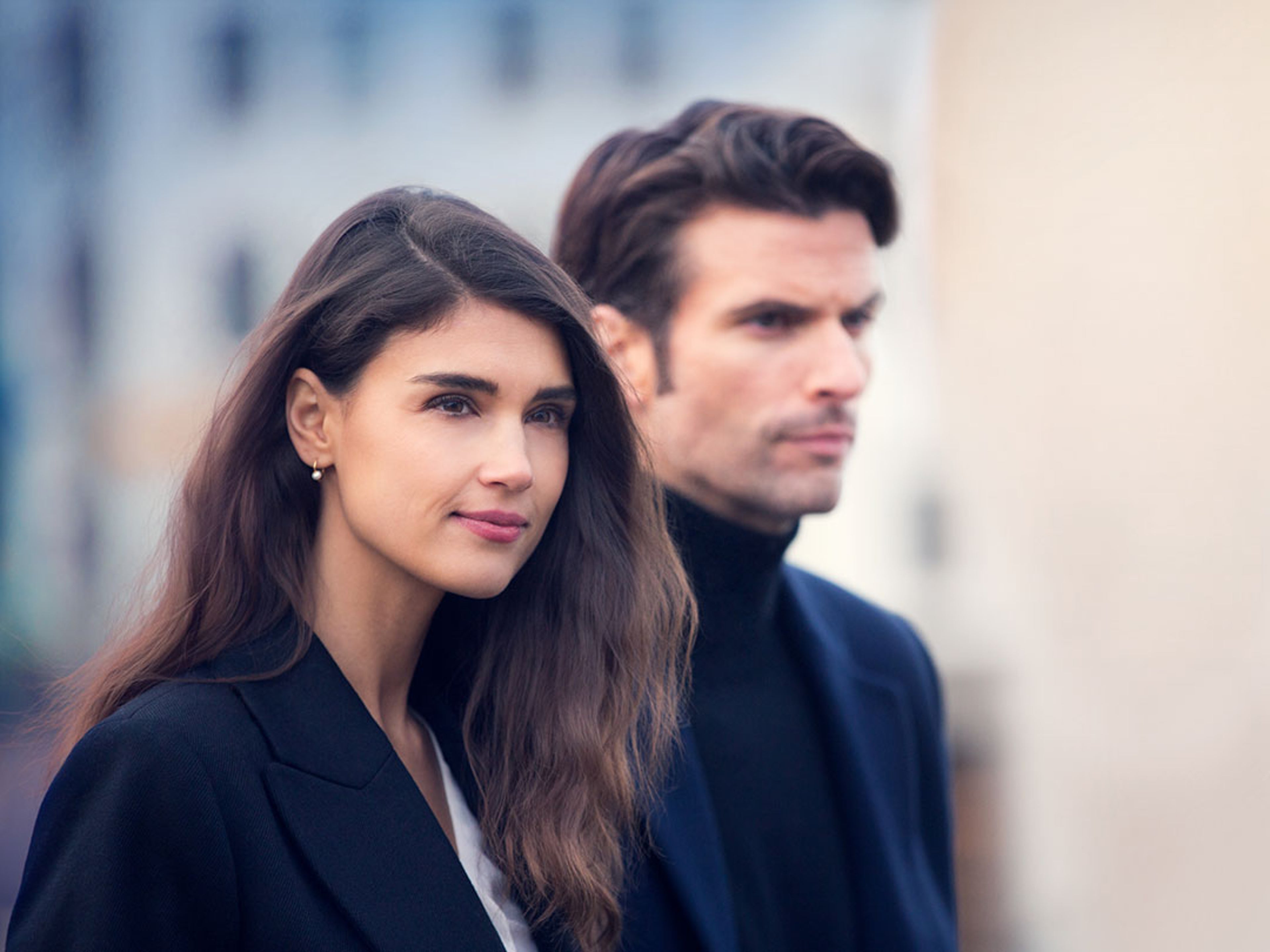 Buste un homme et une femme