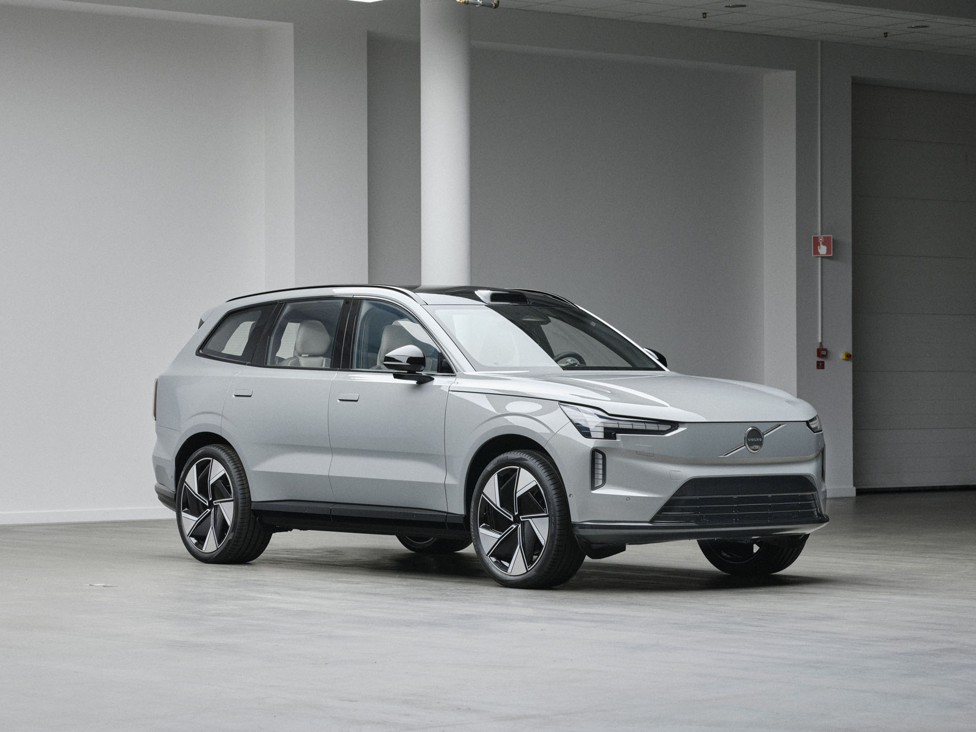 Volvo EX90 vista delantera