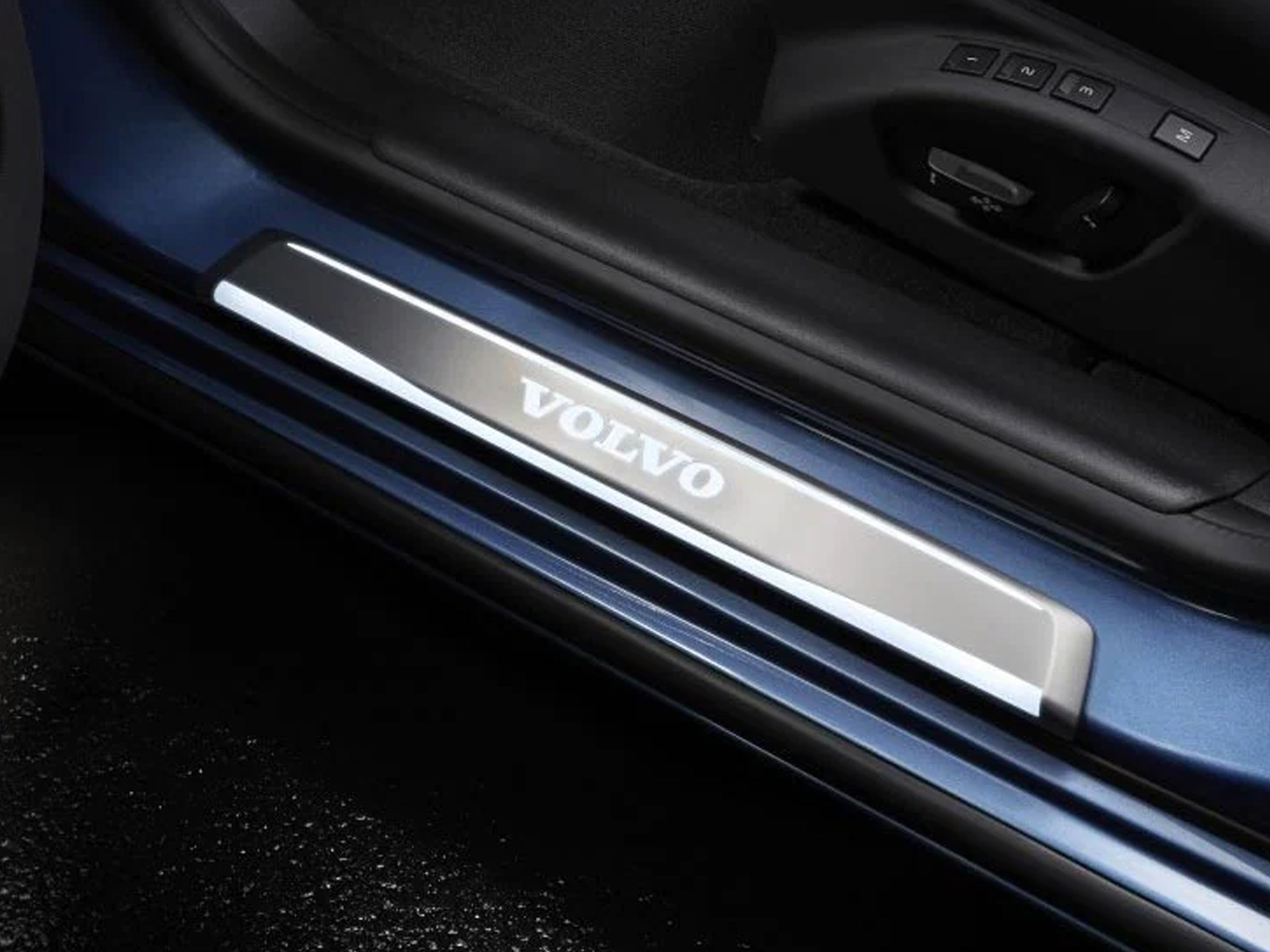 Peldaños de entrada iluminados, parte delantera