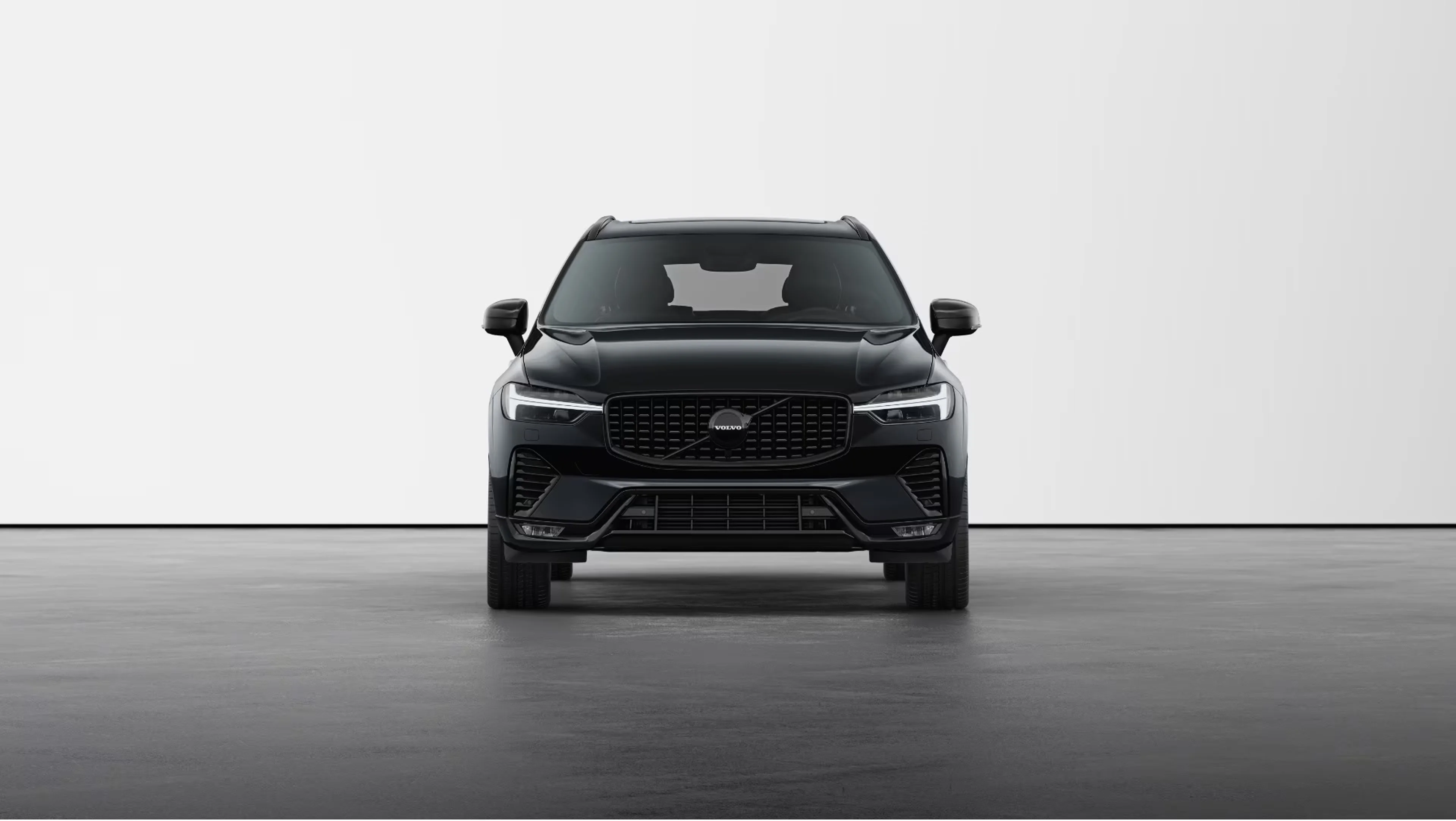 Volvo XC60 Black Edition pe benzină