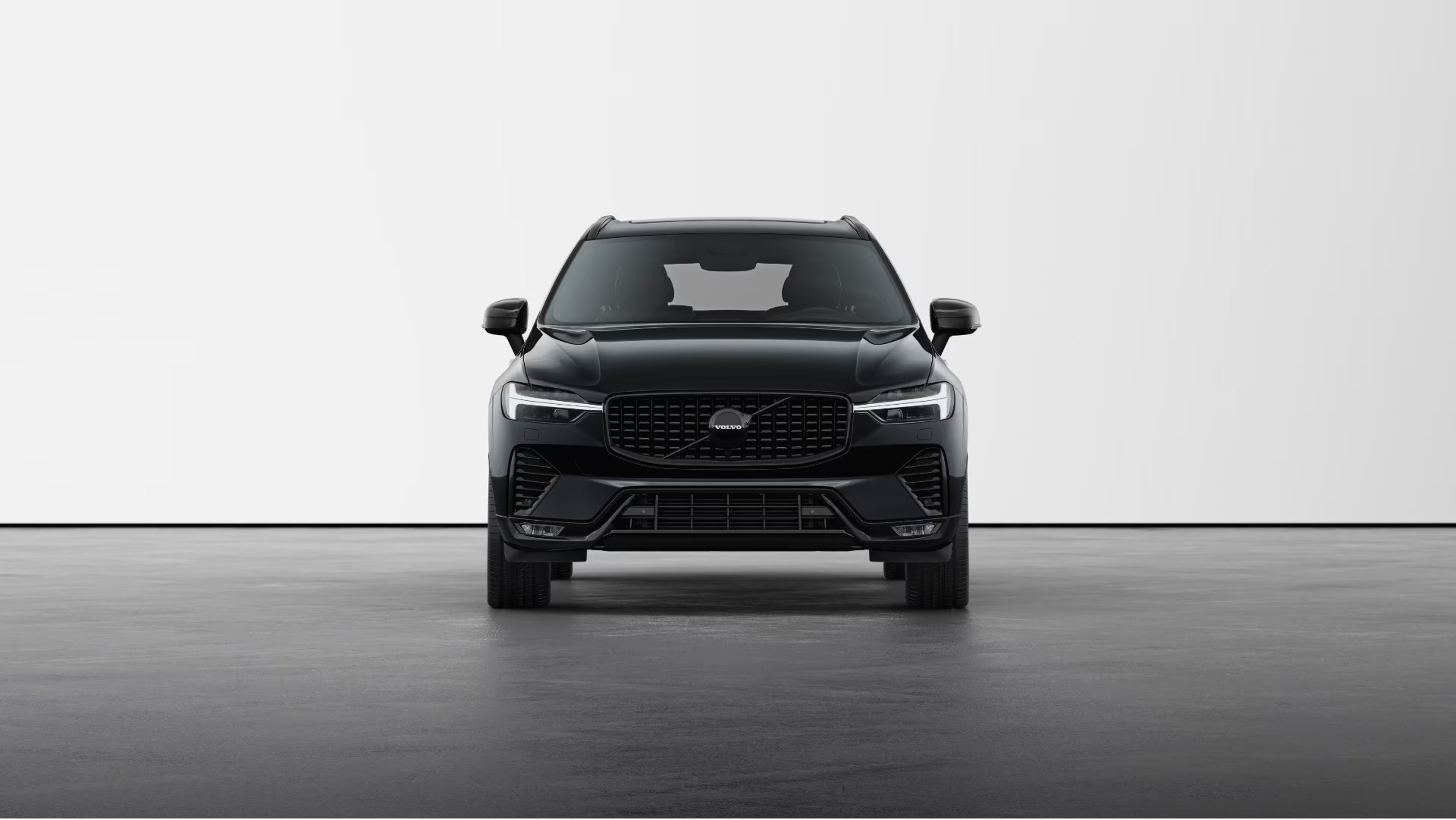 Volvo XC60 Black Edition pe benzină