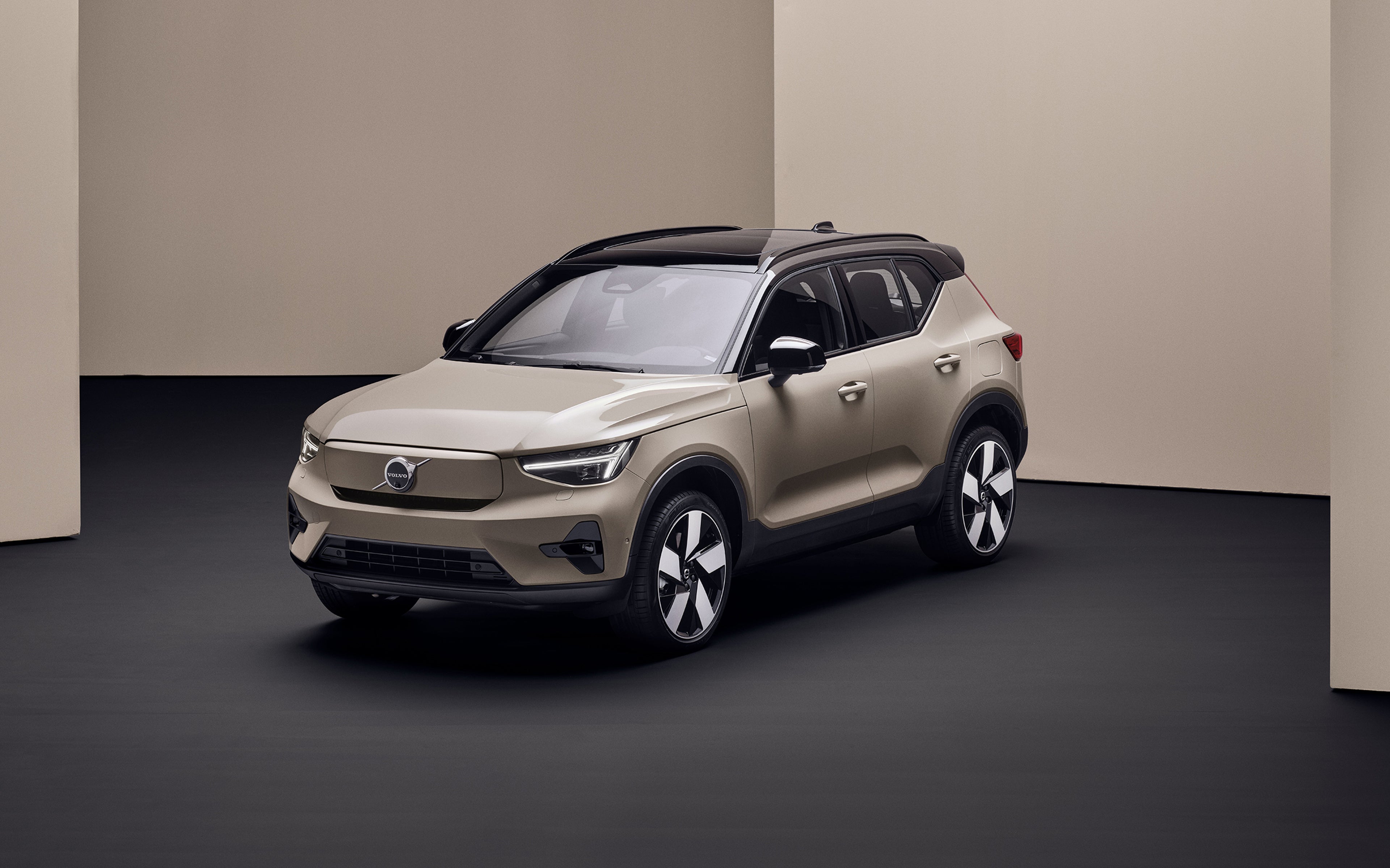 XC40 Recharge Twin Pure Electric a noleggio per aziende e liberi professionisti