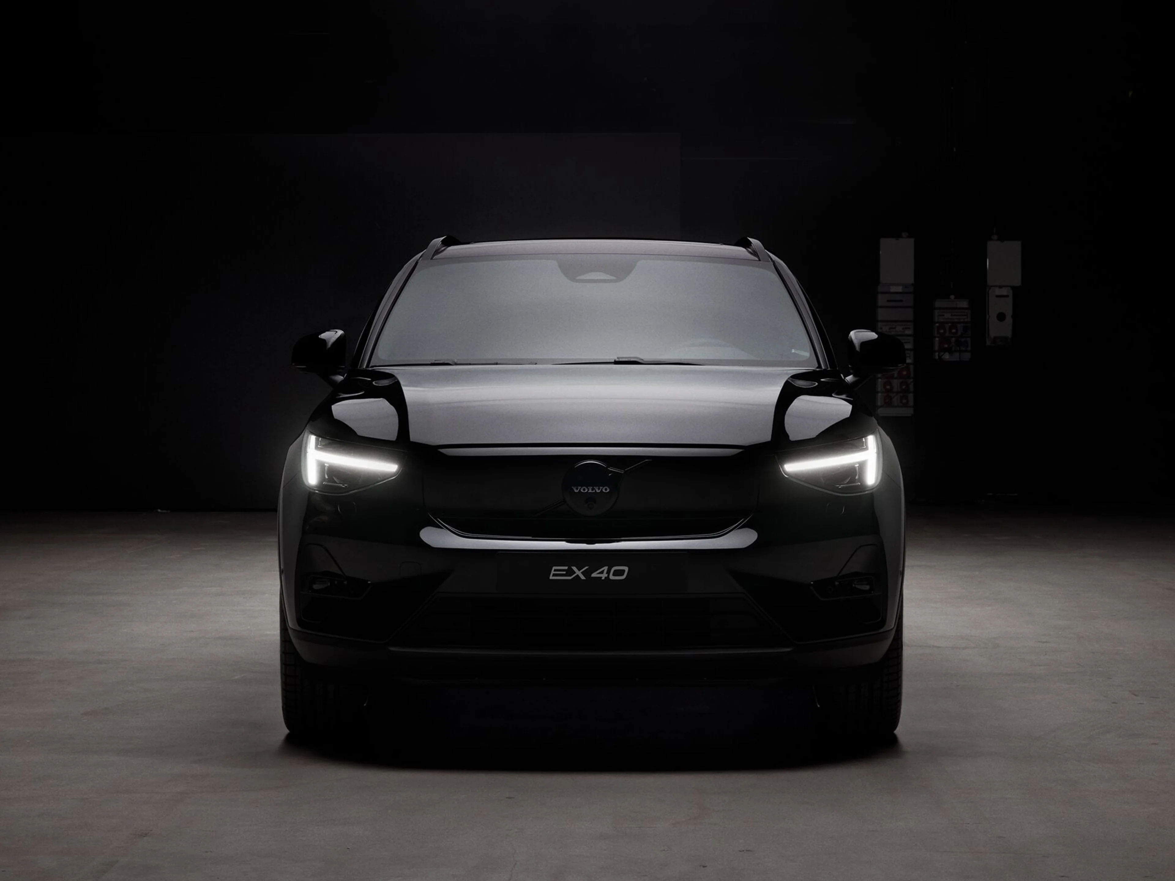 EX40 Black Edition