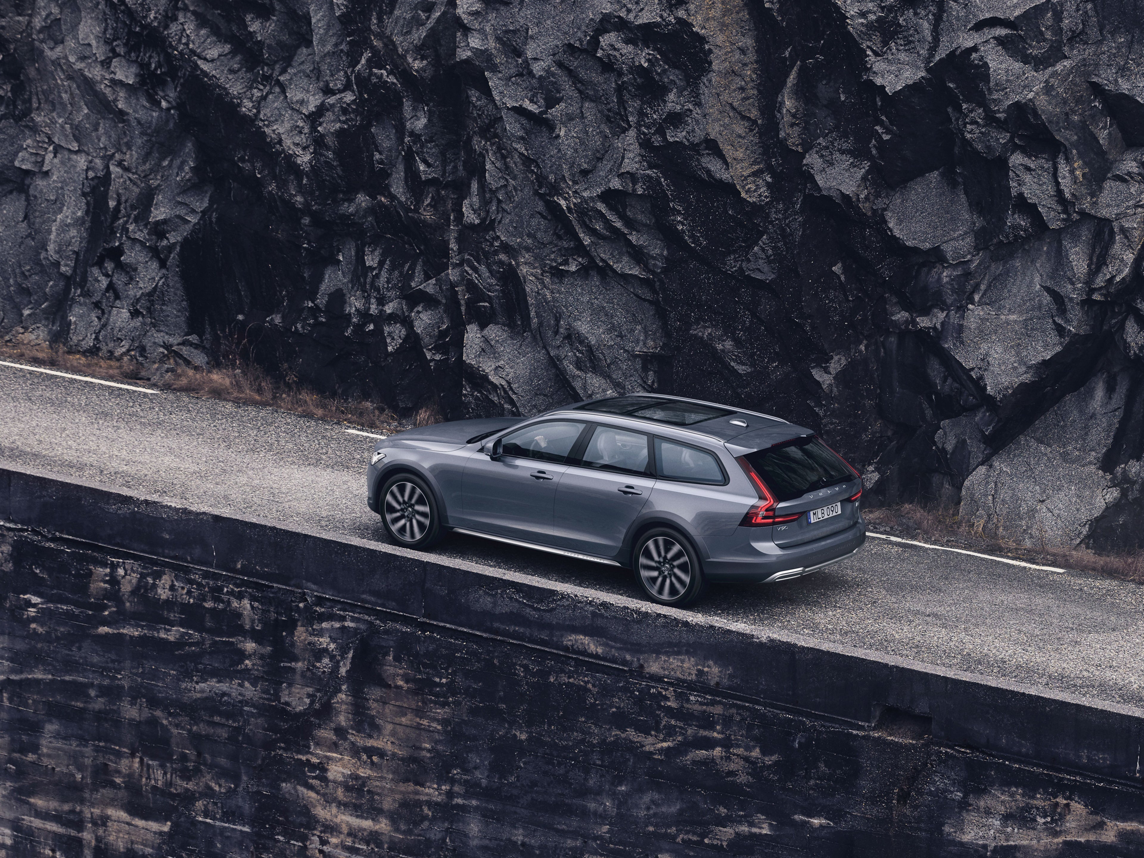 Originální pneumatiky Volvo V90