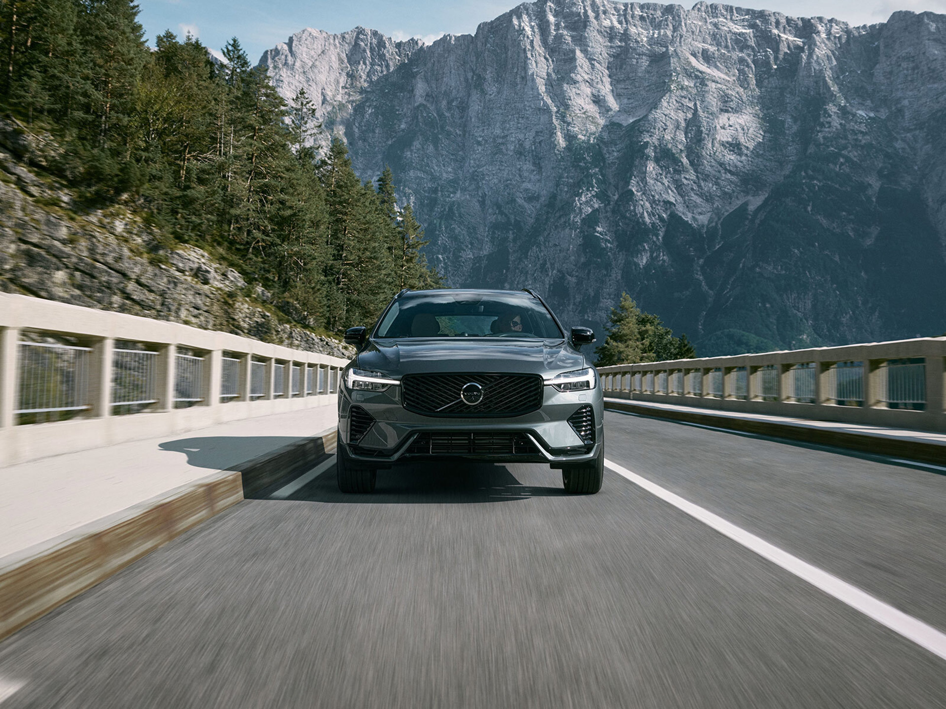 Svart Volvo XC60 Laddhybrid