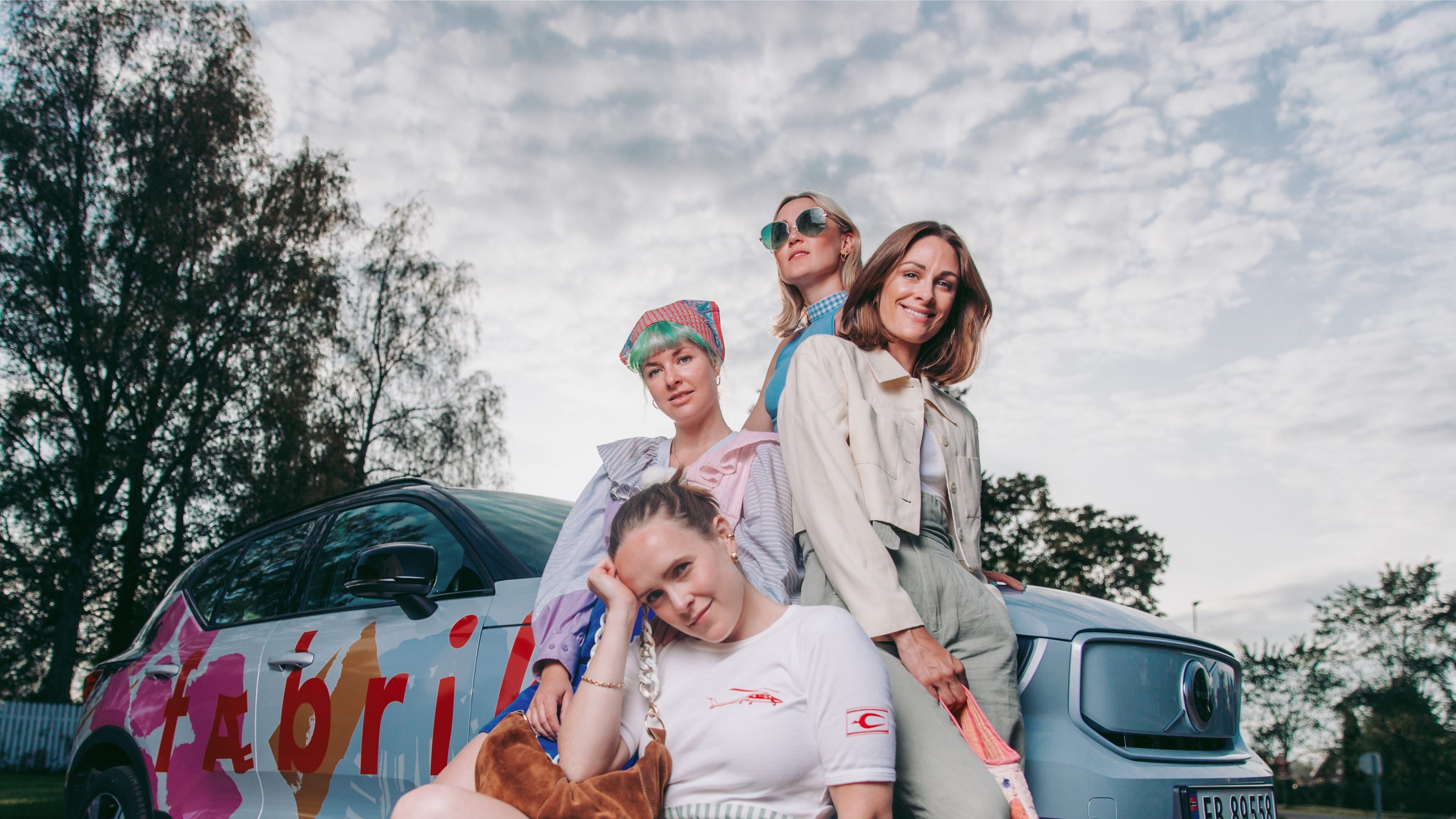 Gruppebilde av Fæbrik-damene