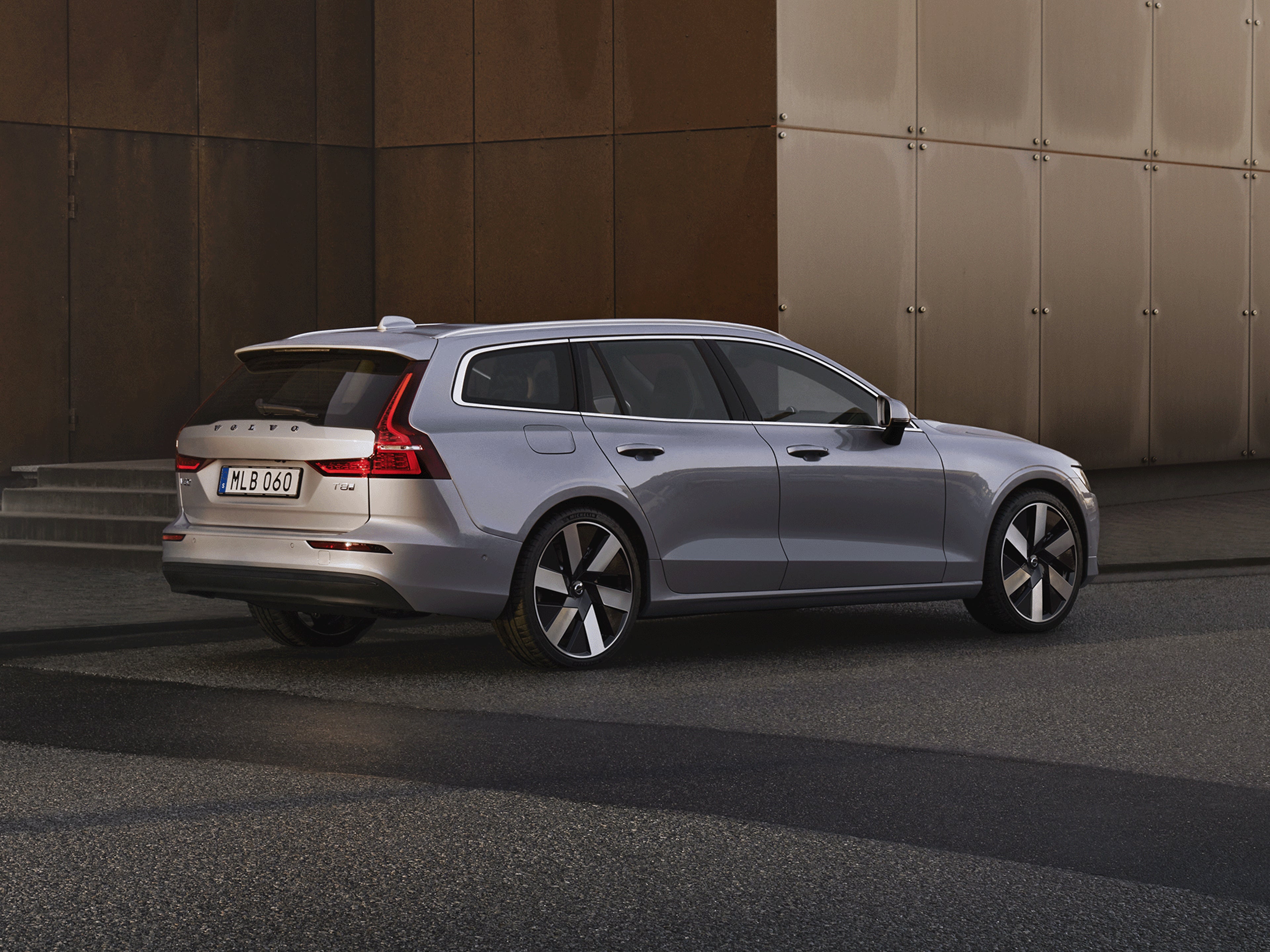 Seitliche Ansicht eines Volvo V60 Plug-in Hybrid
