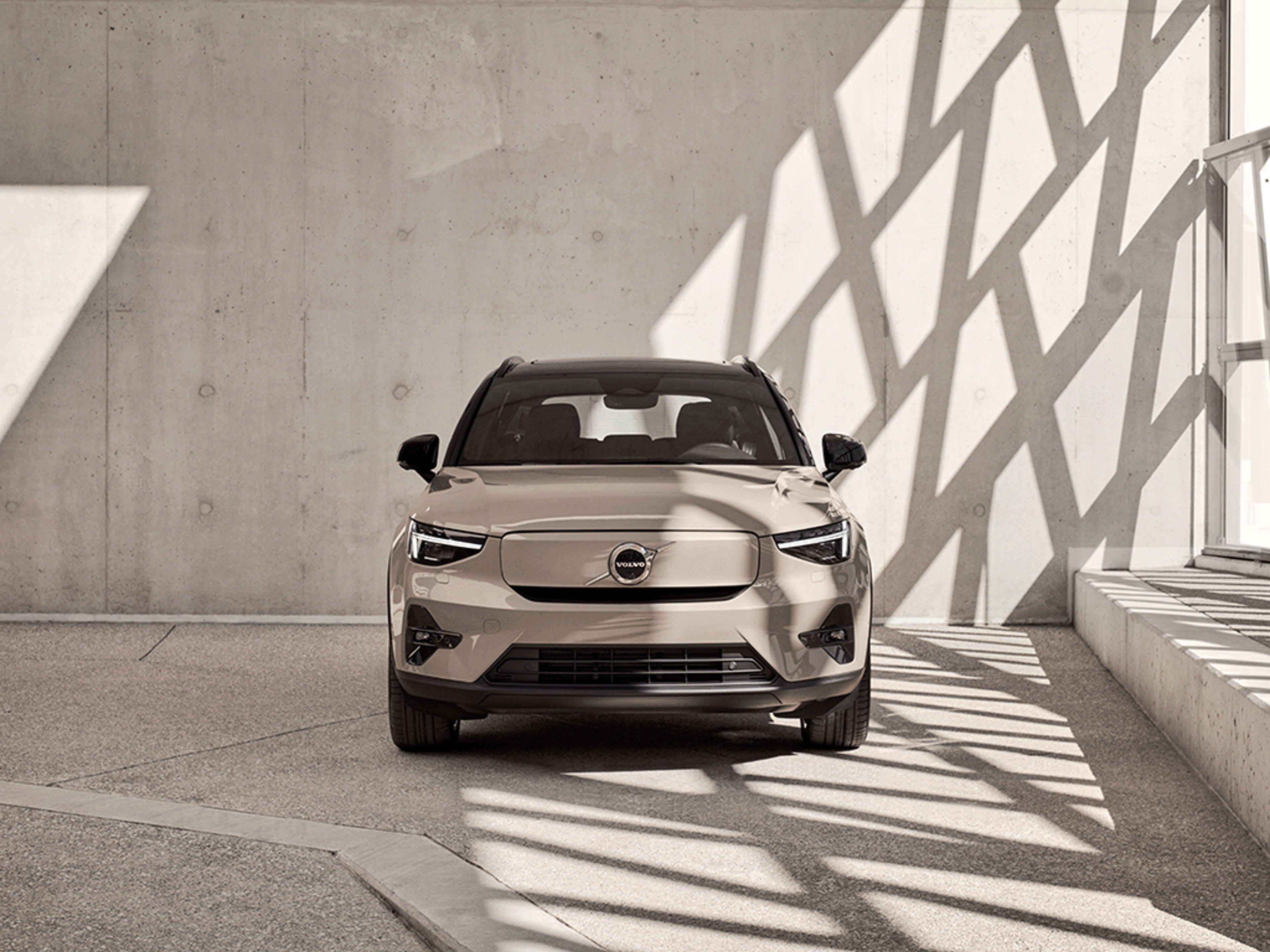 Frontansicht eines Volvo EX40.