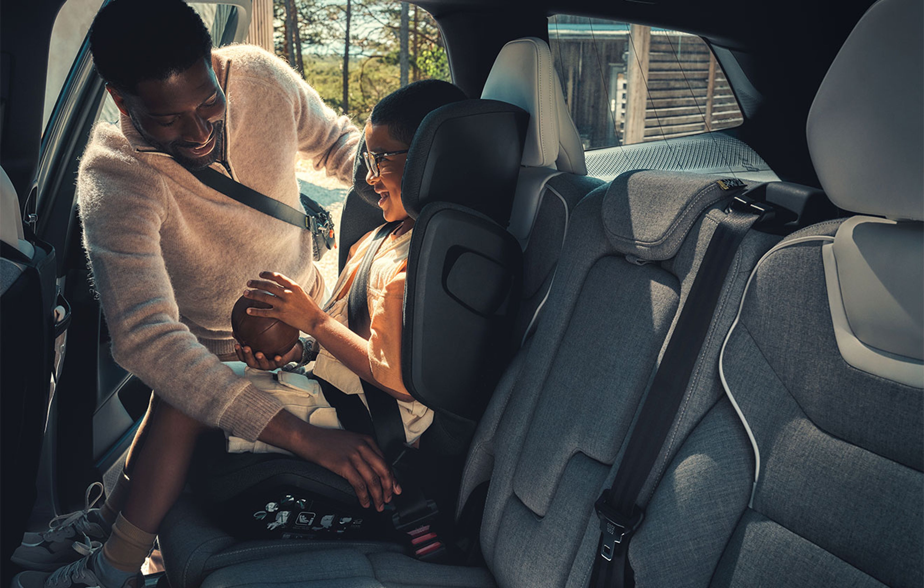 Enfant dans un siège enfant Volvo