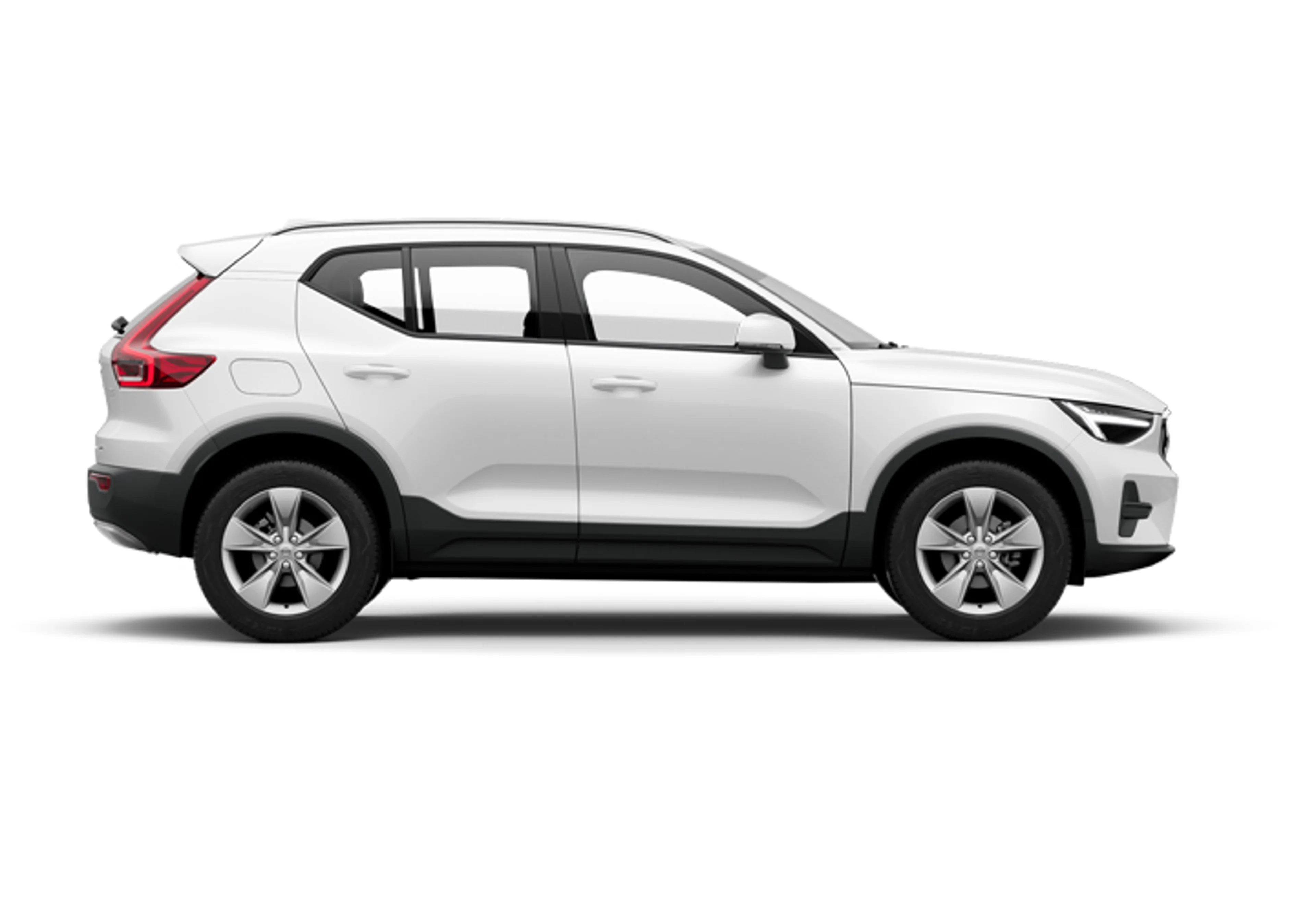 Der weiße Volvo XC40 SUV auf weißem Hintergrund.