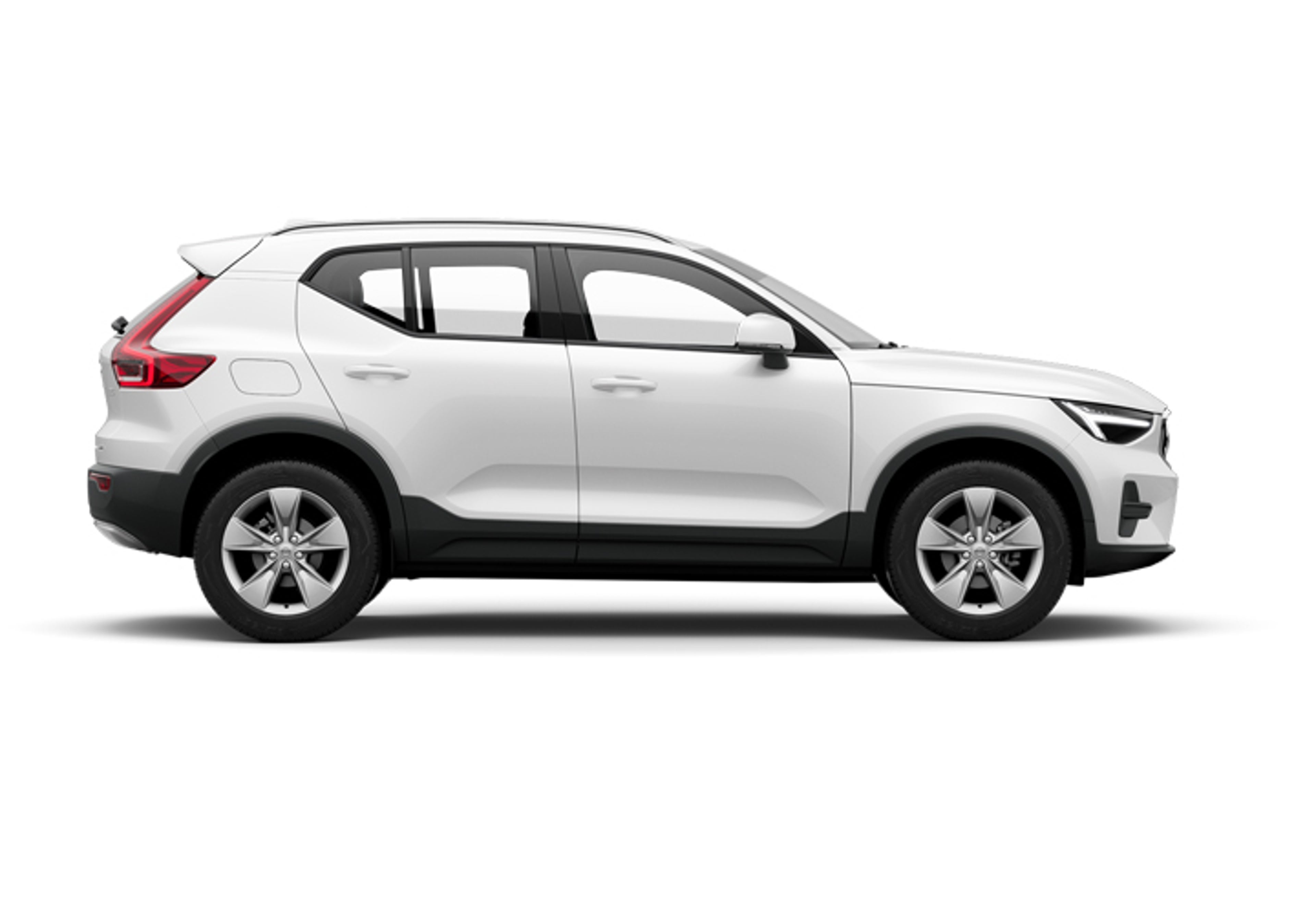 Der weiße Volvo XC40 SUV auf weißem Hintergrund.