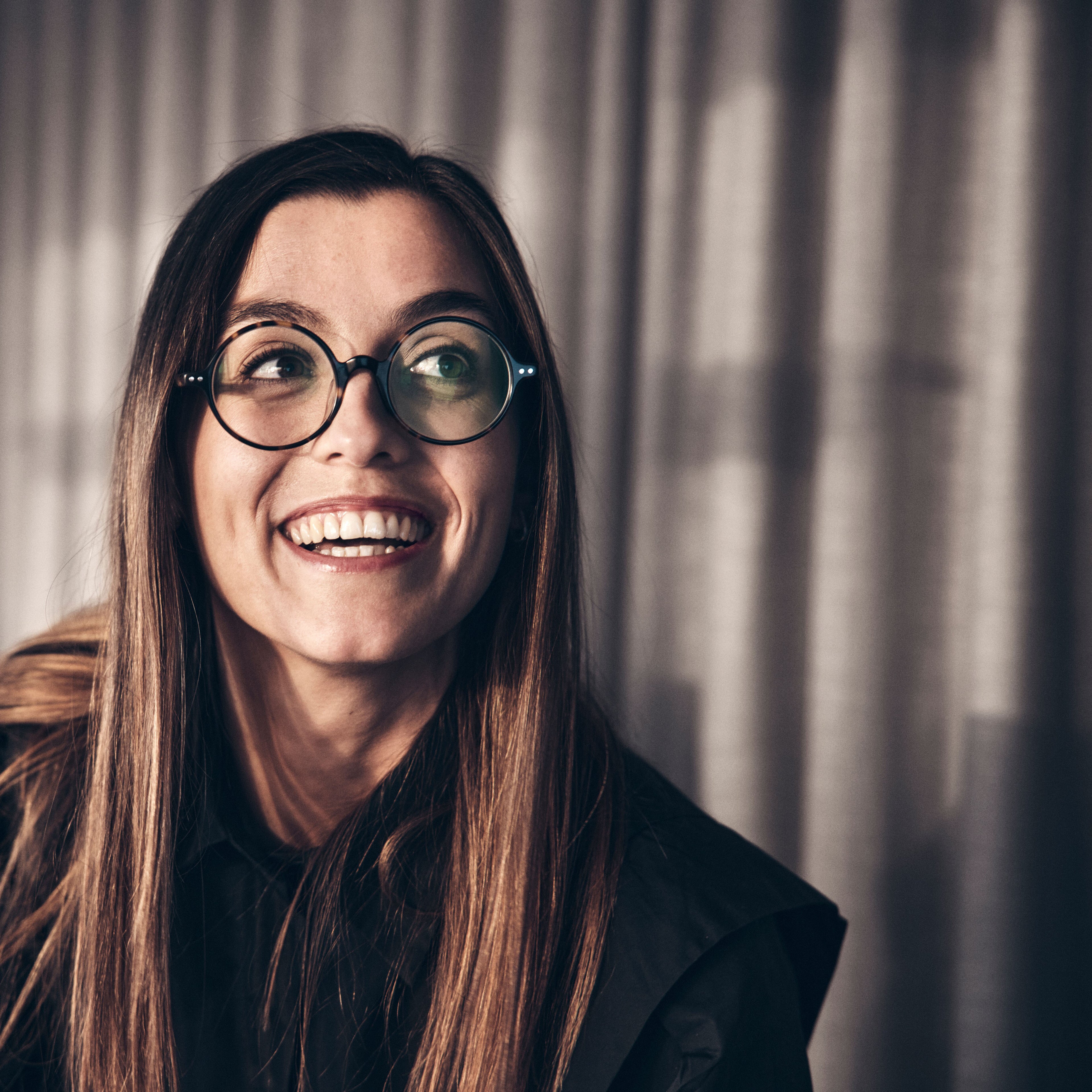 Twee vrouwen in een vergaderzaal