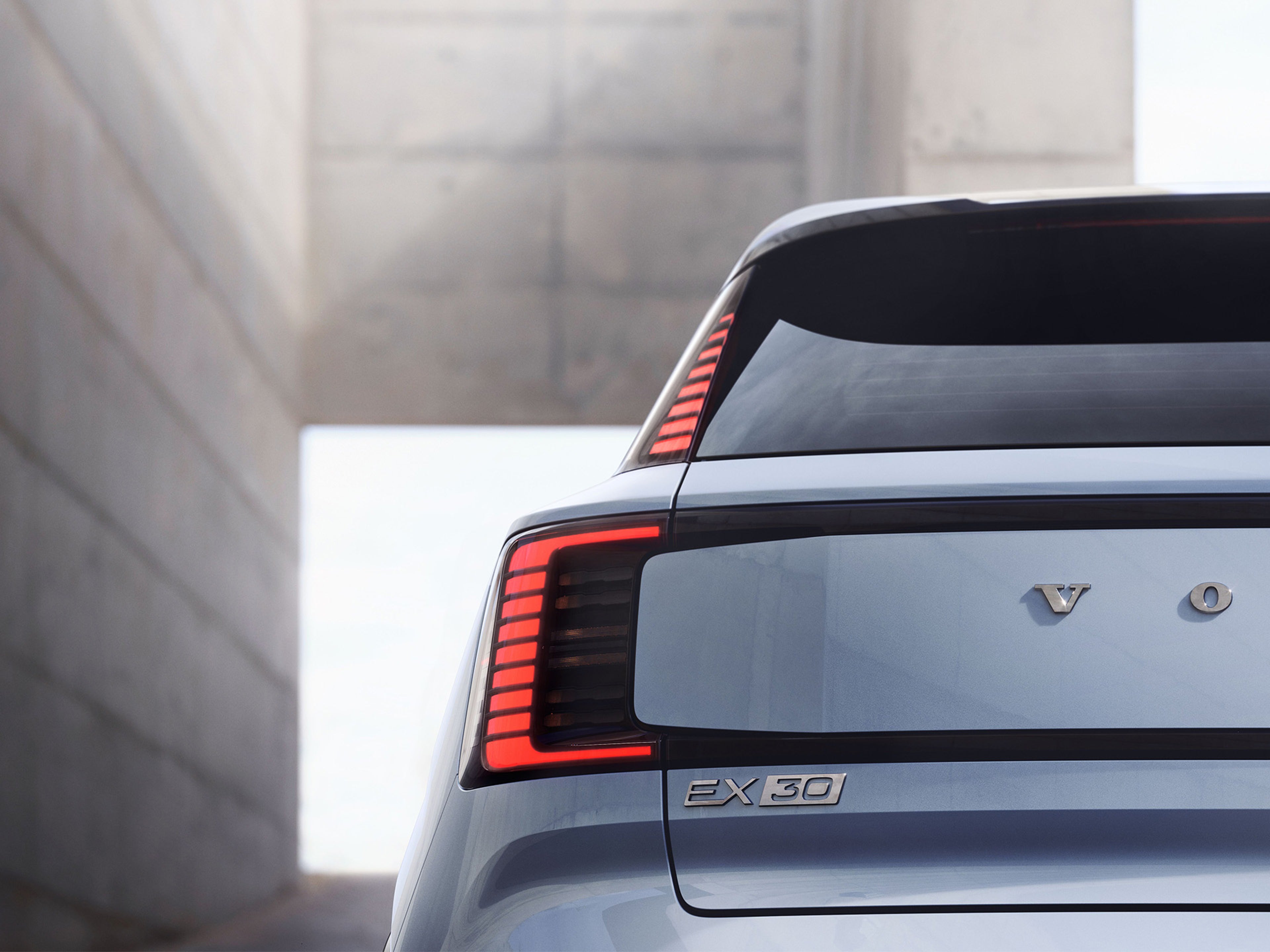 Heckansicht des Volvo EX30.