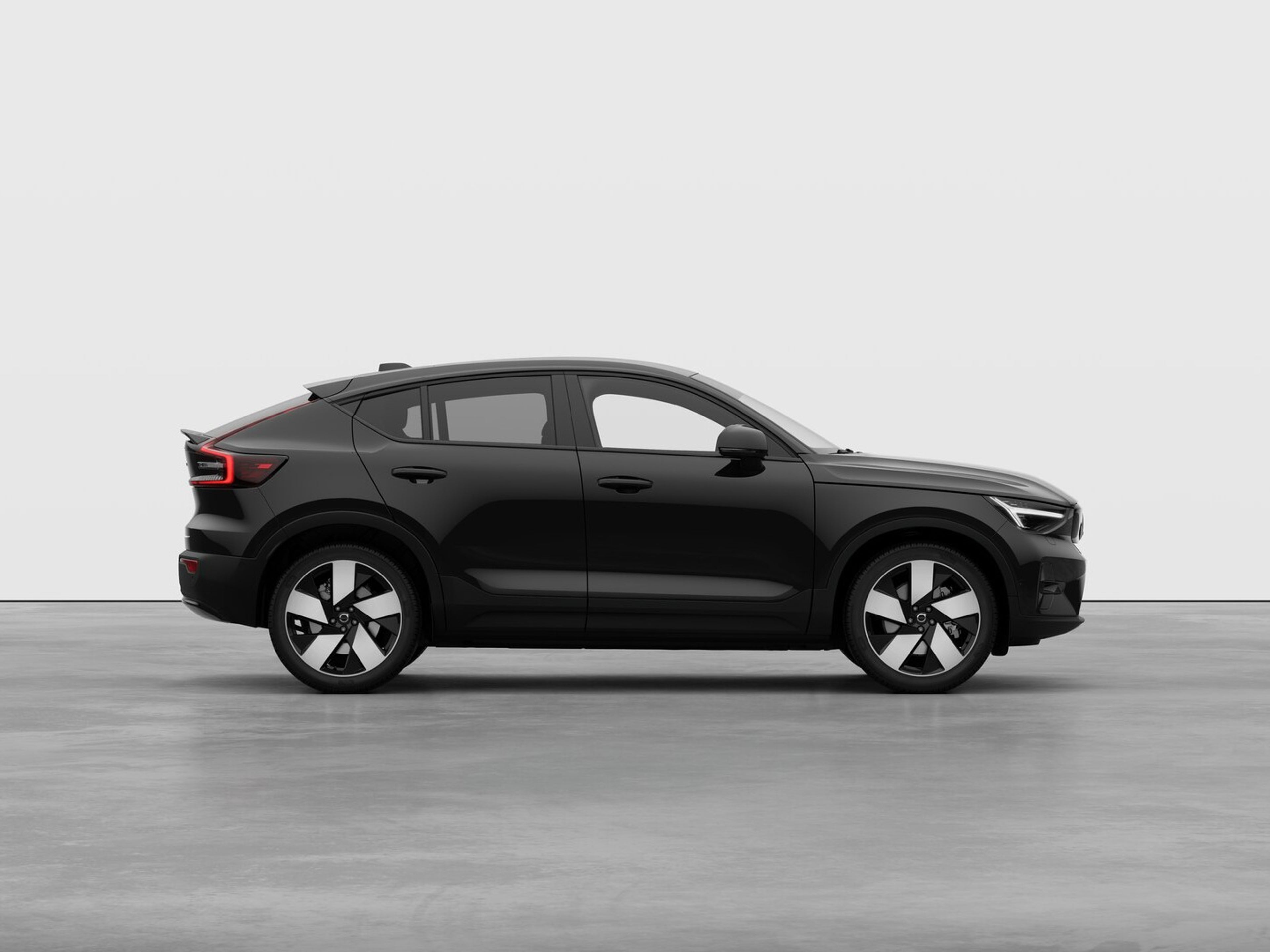 Volvo EC40 Onyx Black
