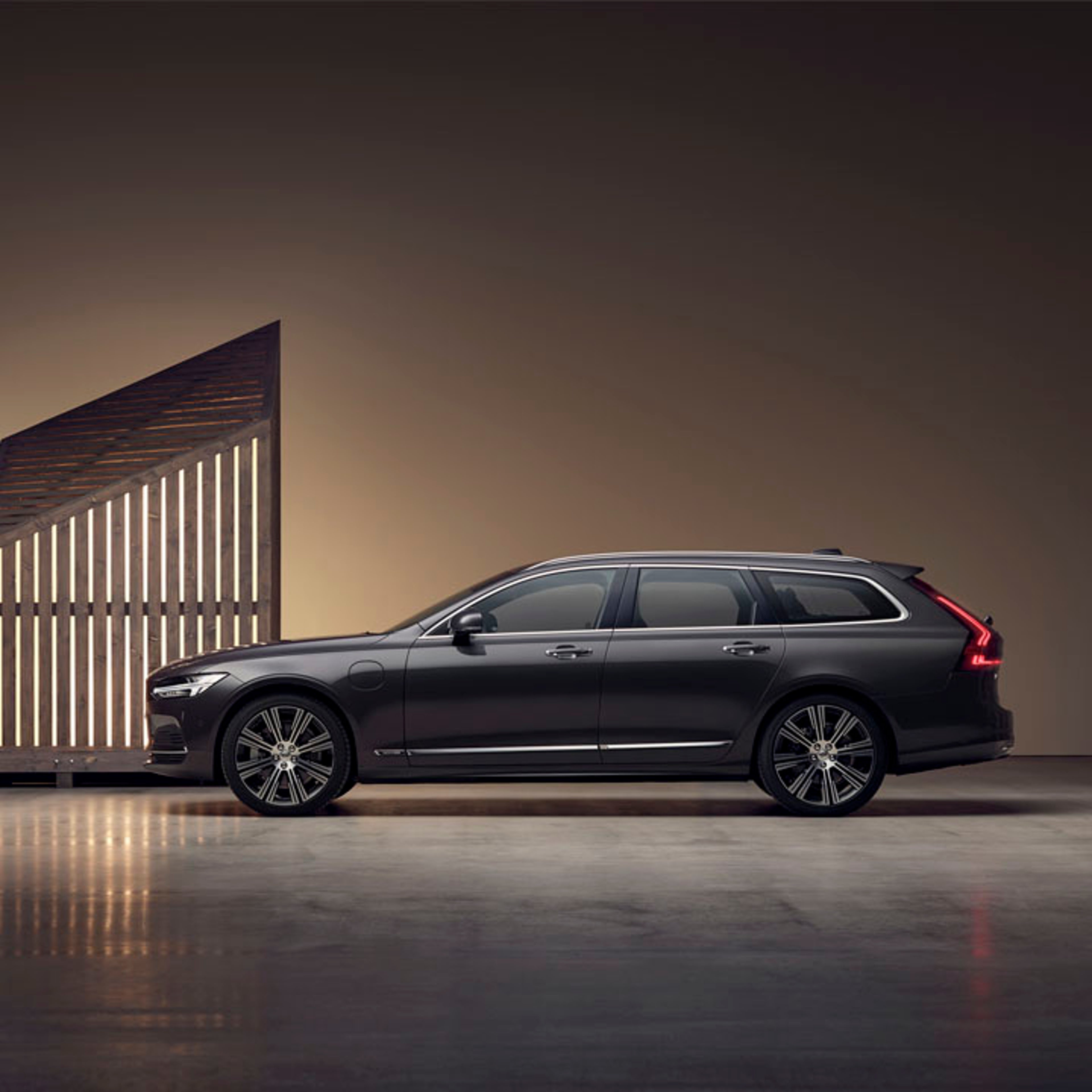 Volvo V90 híbrido vista lateral