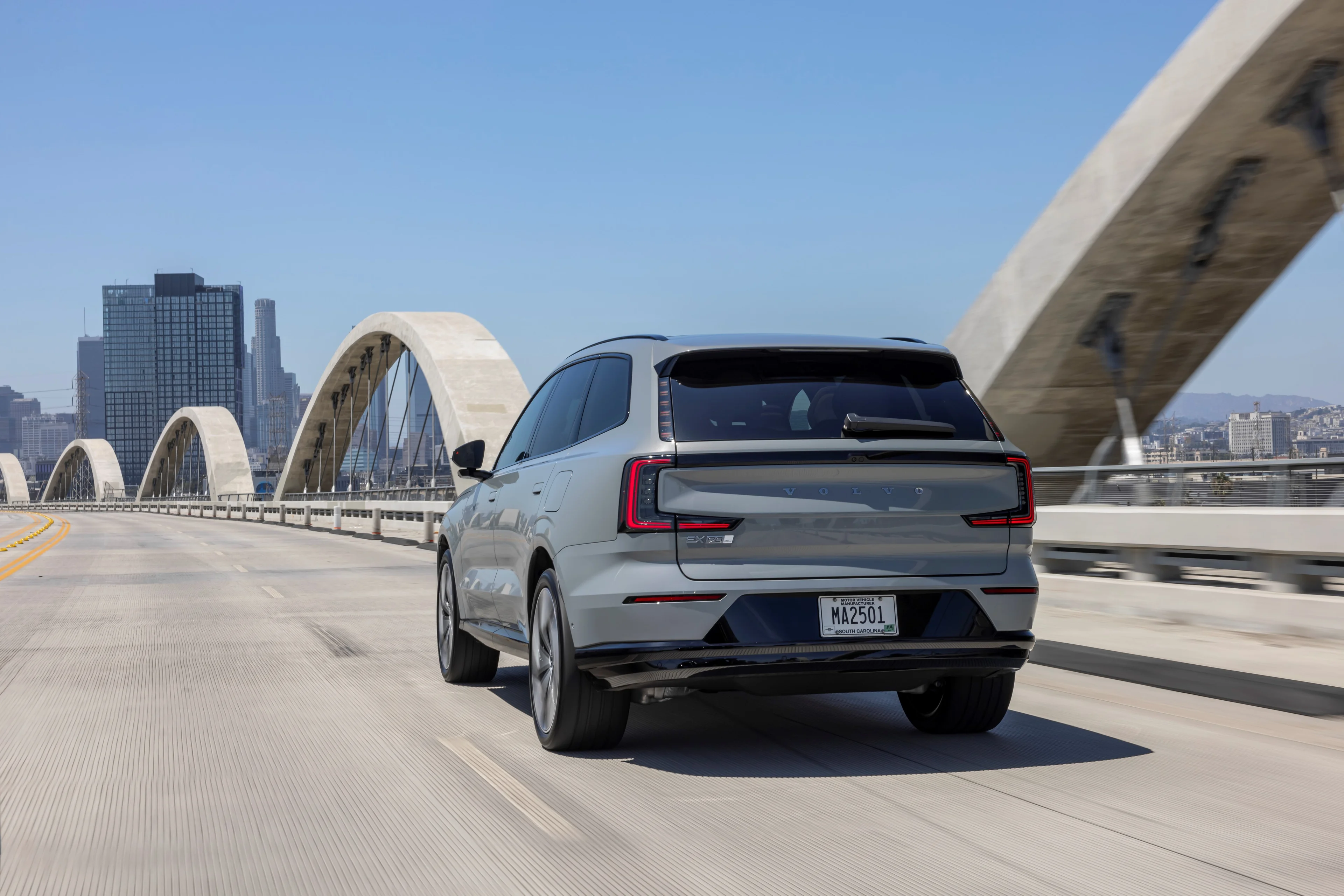 Volvo EX90 Autozine