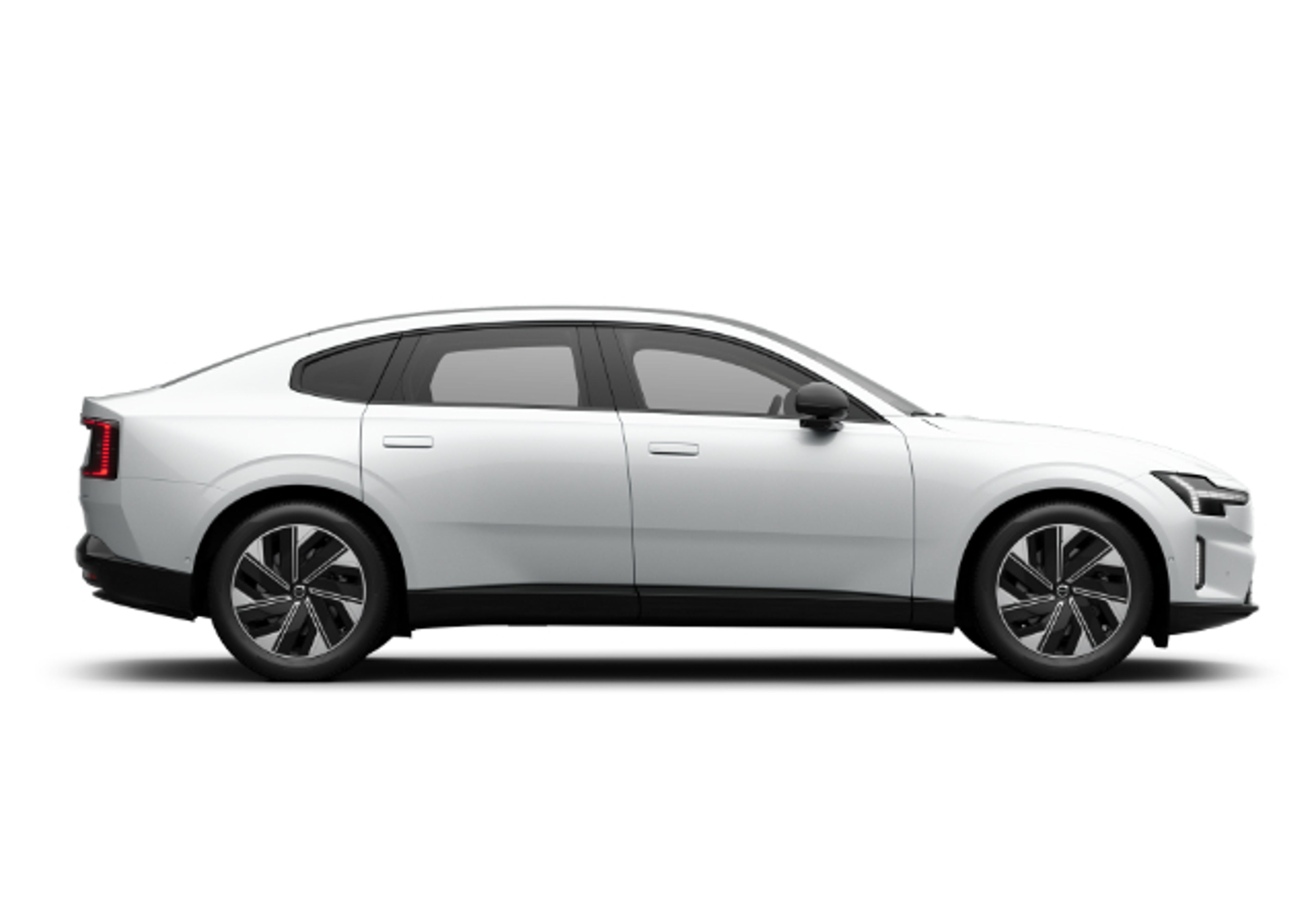 Ein weißer Volvo ES90 Limousine vor weißem Hintergrund.