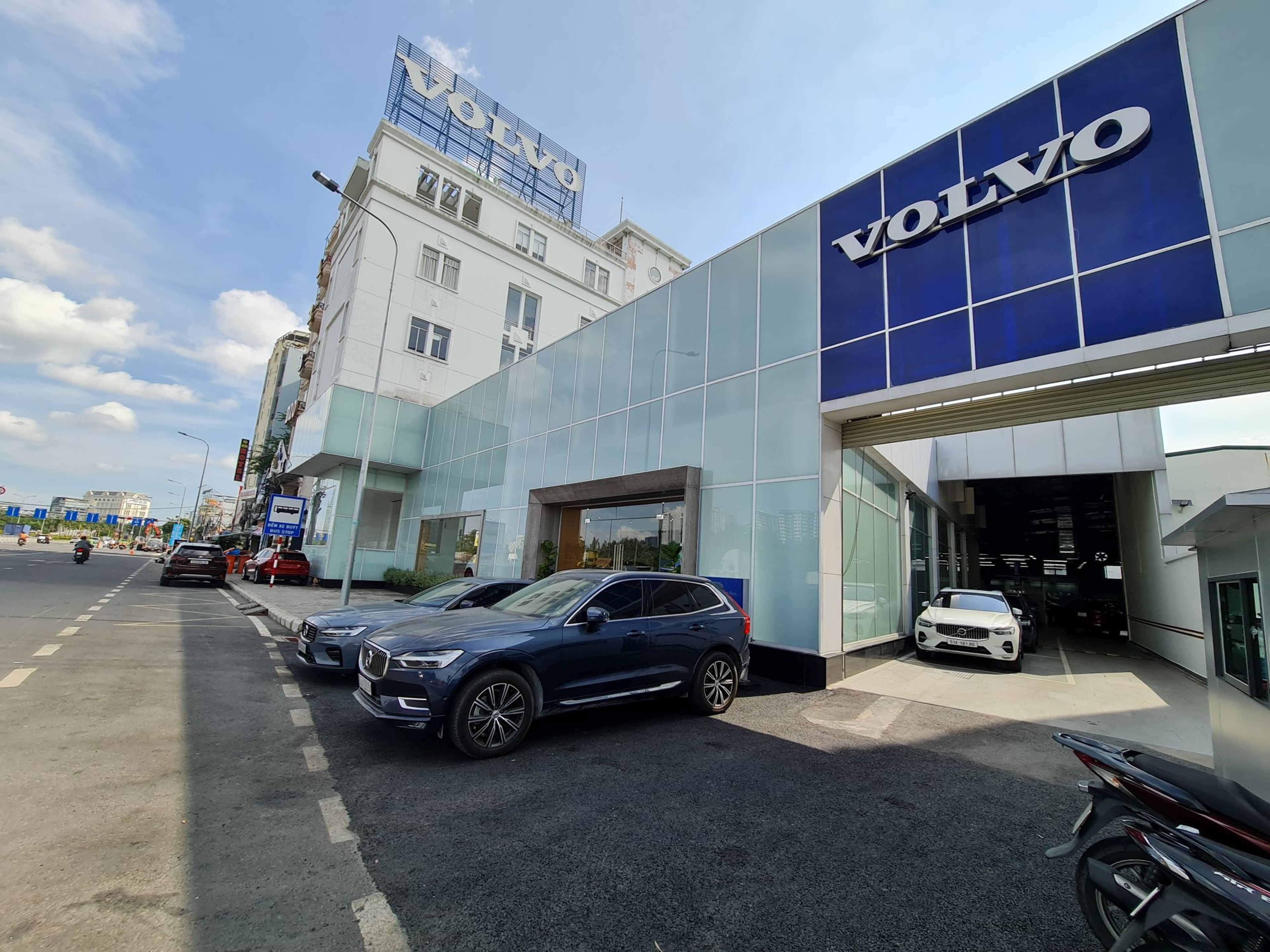 volvo car saigon
